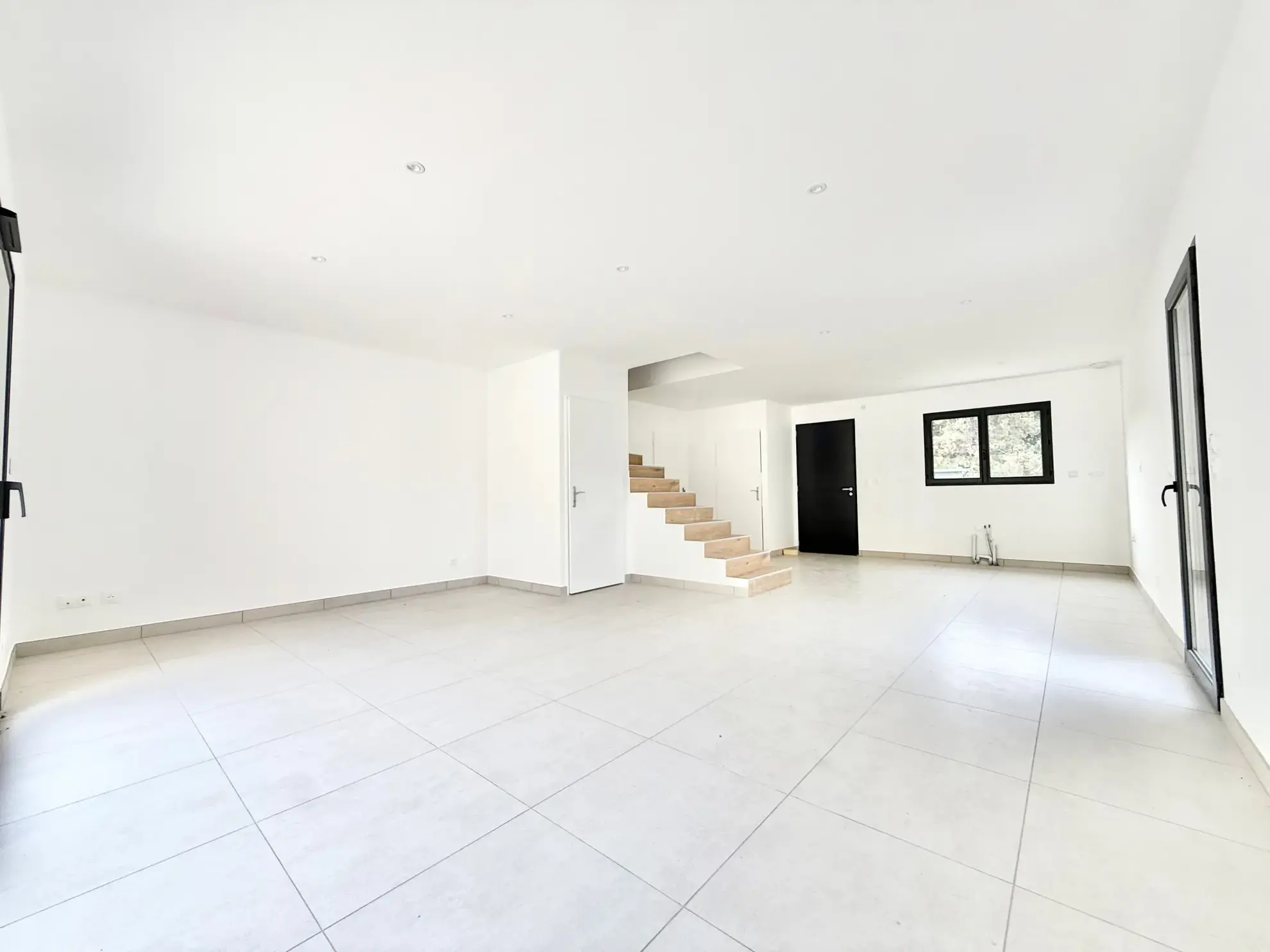 Maison neuve 110 m² à Viriville dans secteur calme avec prestations modernes 