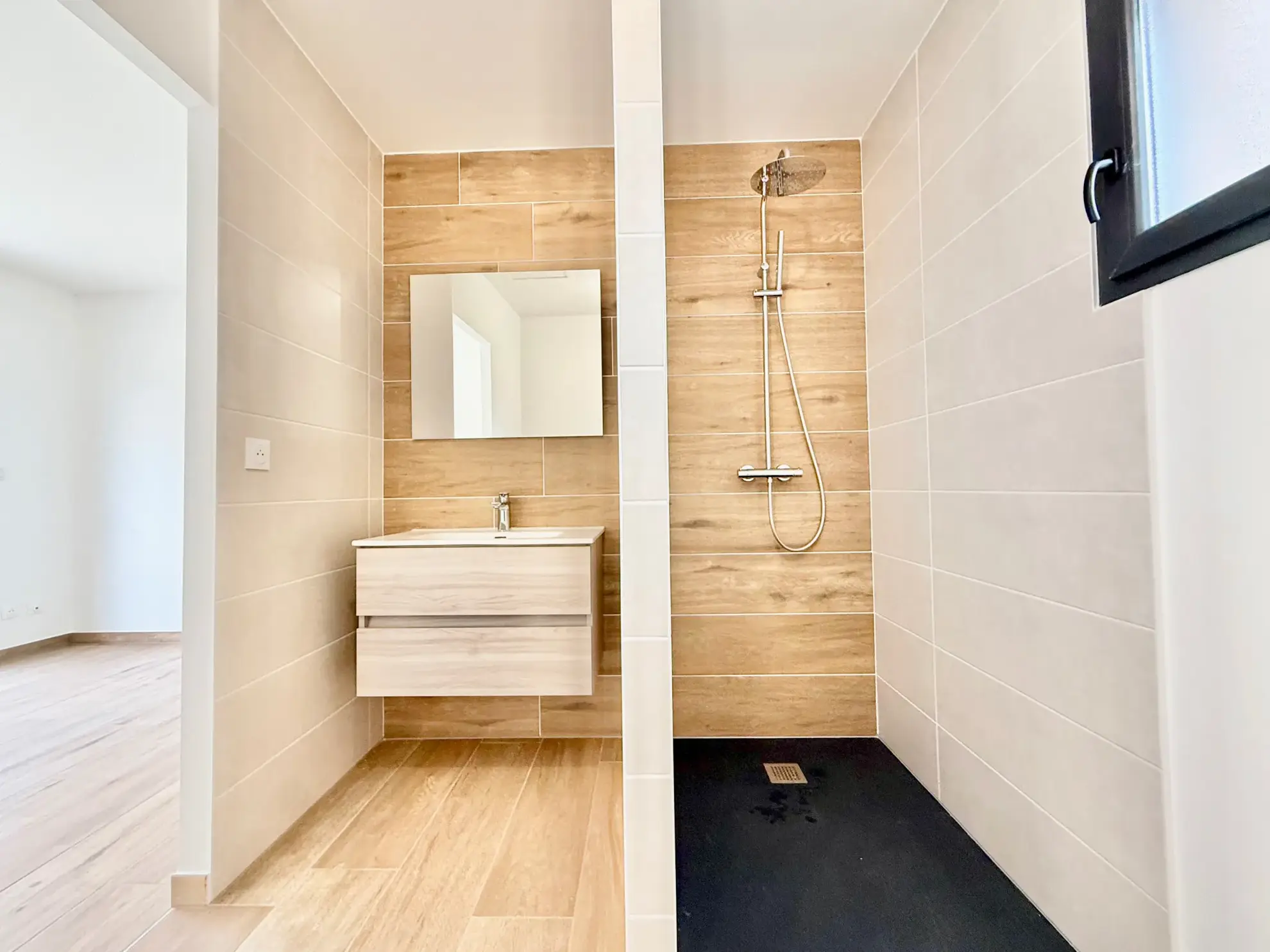 Maison neuve 110 m² à Viriville dans secteur calme avec prestations modernes 