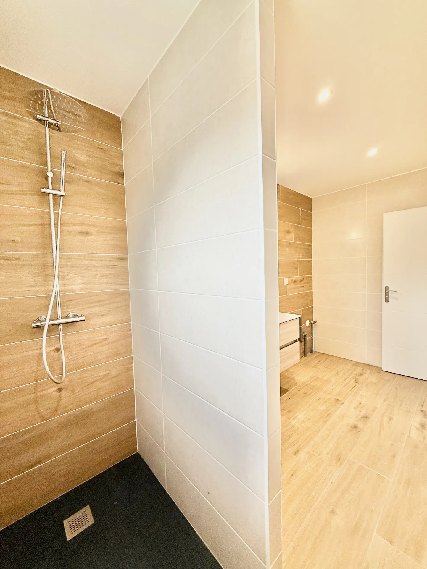 Maison neuve 110 m² à Viriville dans secteur calme avec prestations modernes 