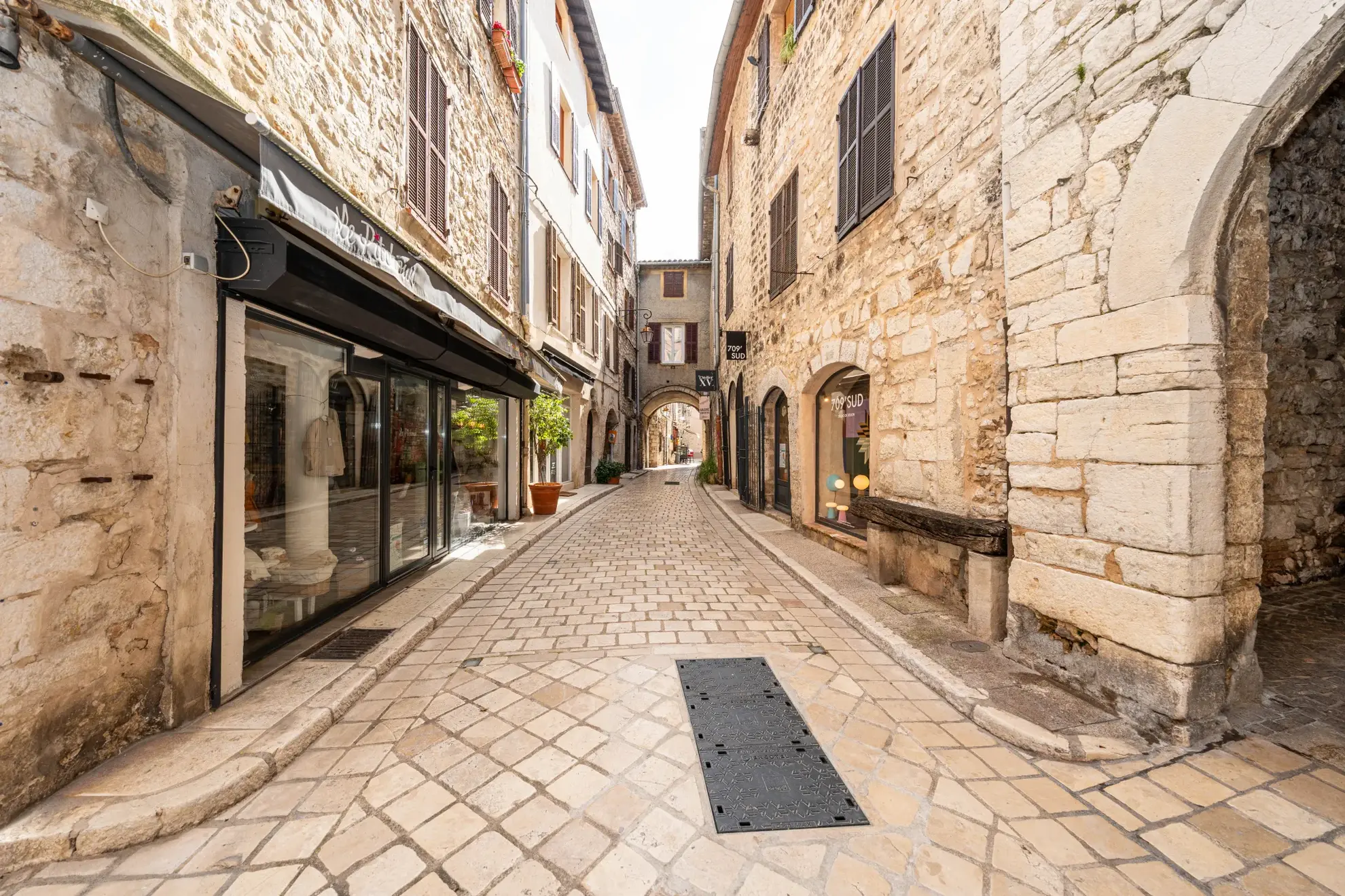 Appartement authentique de 54 m² à Vence, idéal pour rénovation dans le vieux village 