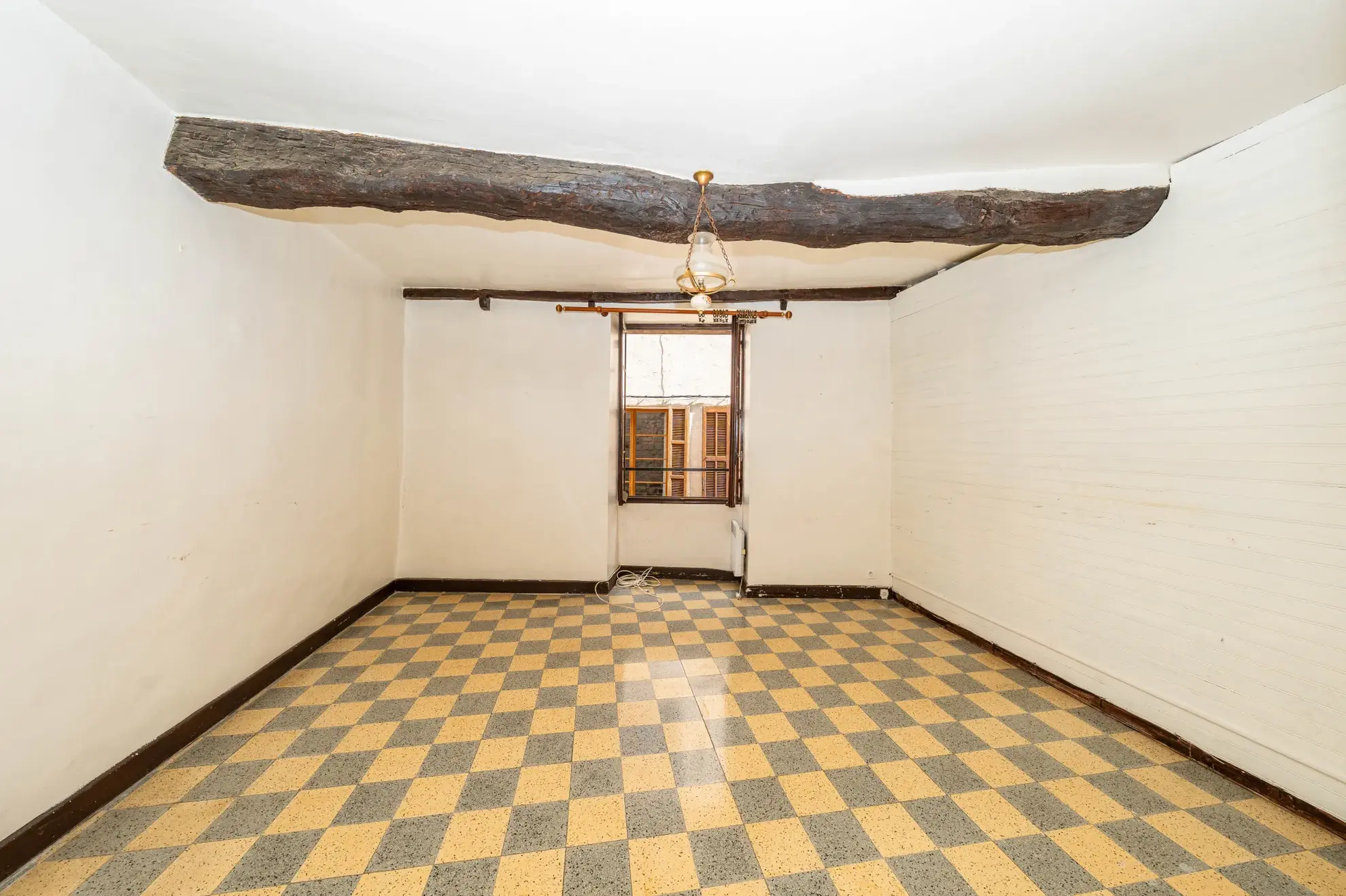 Appartement authentique de 54 m² à Vence, idéal pour rénovation dans le vieux village 