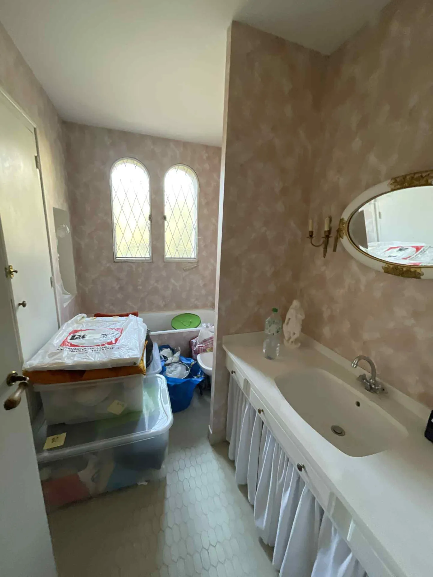 Maison à rénover avec jardin, garage et 3 chambres à Sisteron 04200 