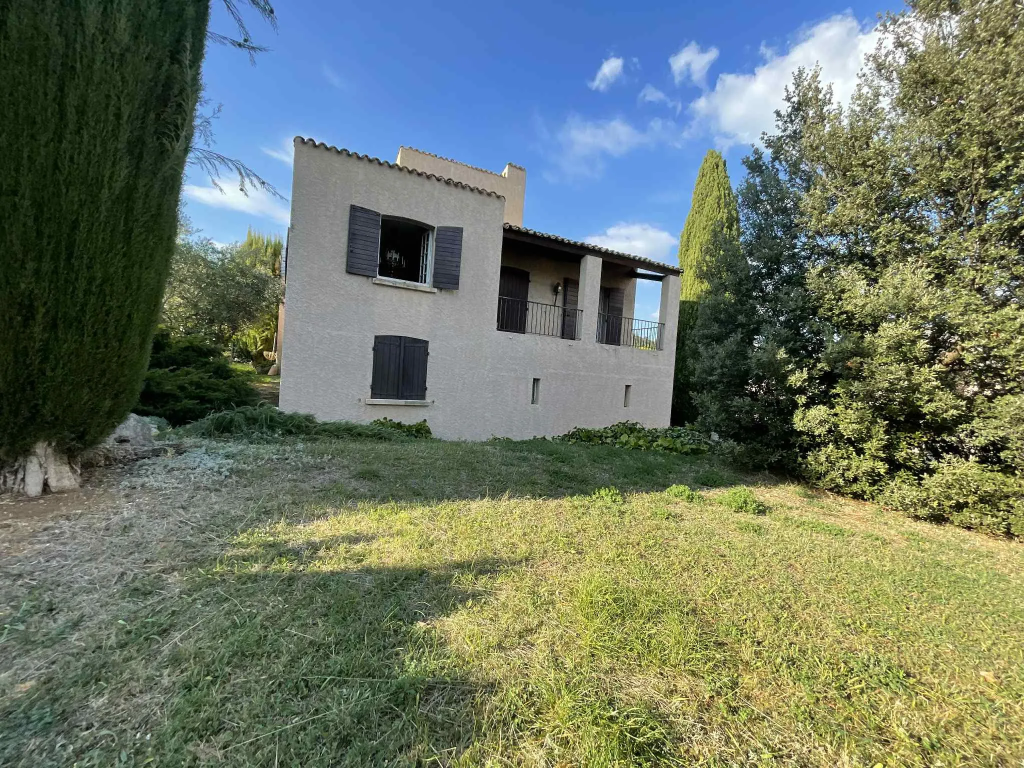 Maison à rénover avec jardin, garage et 3 chambres à Sisteron 04200 