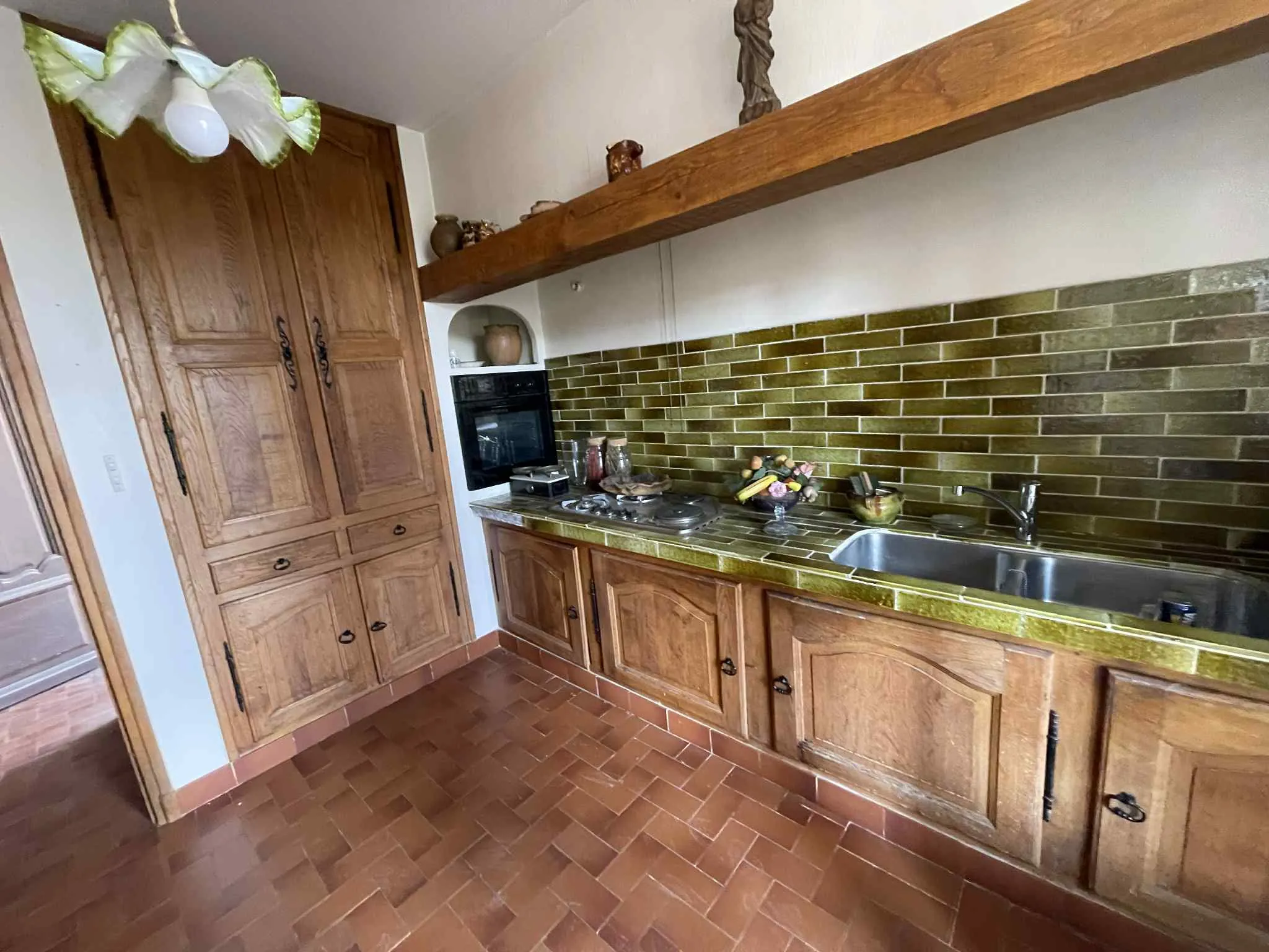 Maison à rénover avec jardin, garage et 3 chambres à Sisteron 04200 