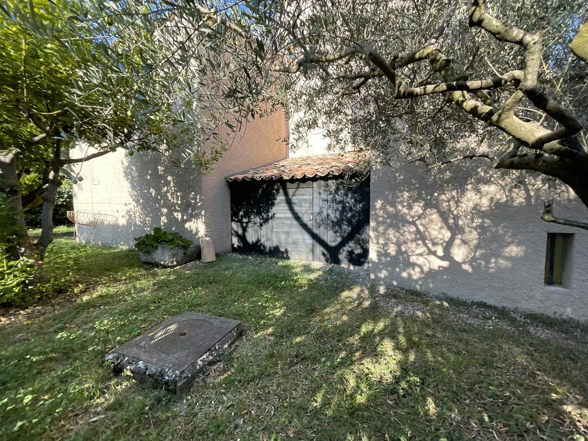 Maison à rénover avec jardin, garage et 3 chambres à Sisteron 04200 