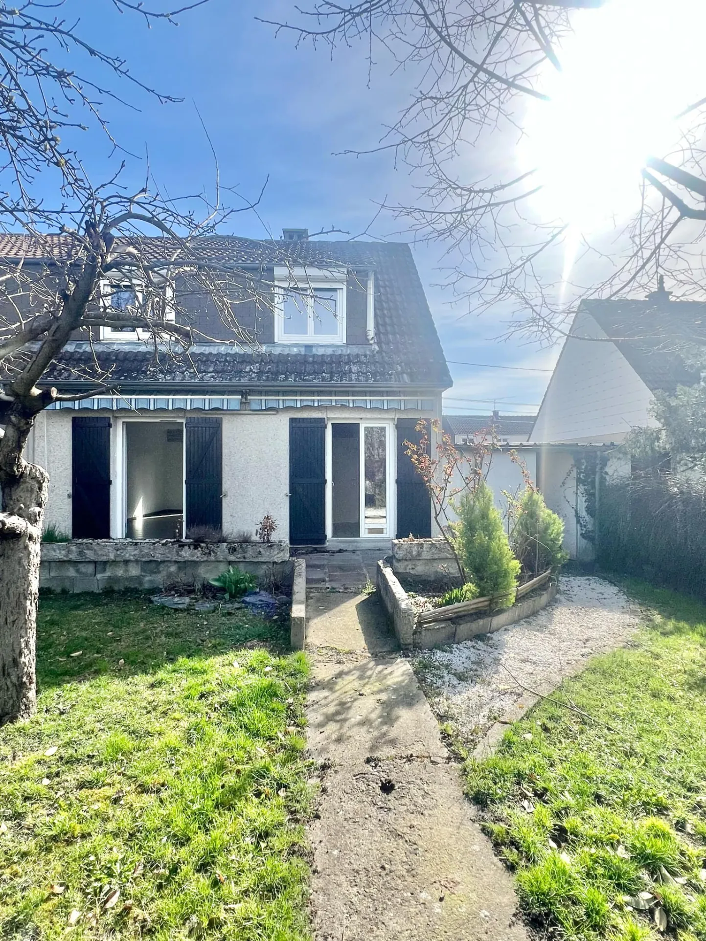 Maison familiale avec jardin et garage à Riom - 83 m² 