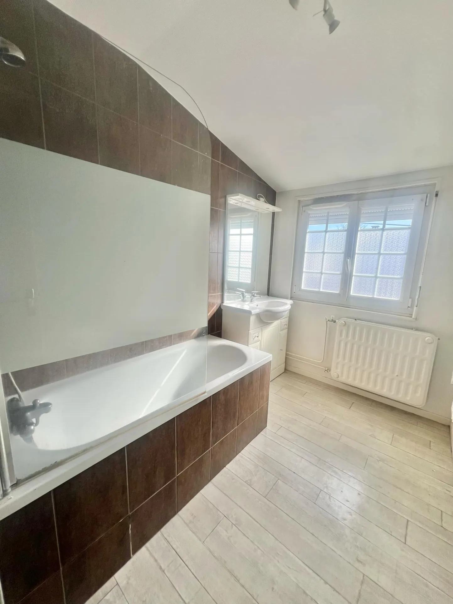 Maison familiale avec jardin et garage à Riom - 83 m² 