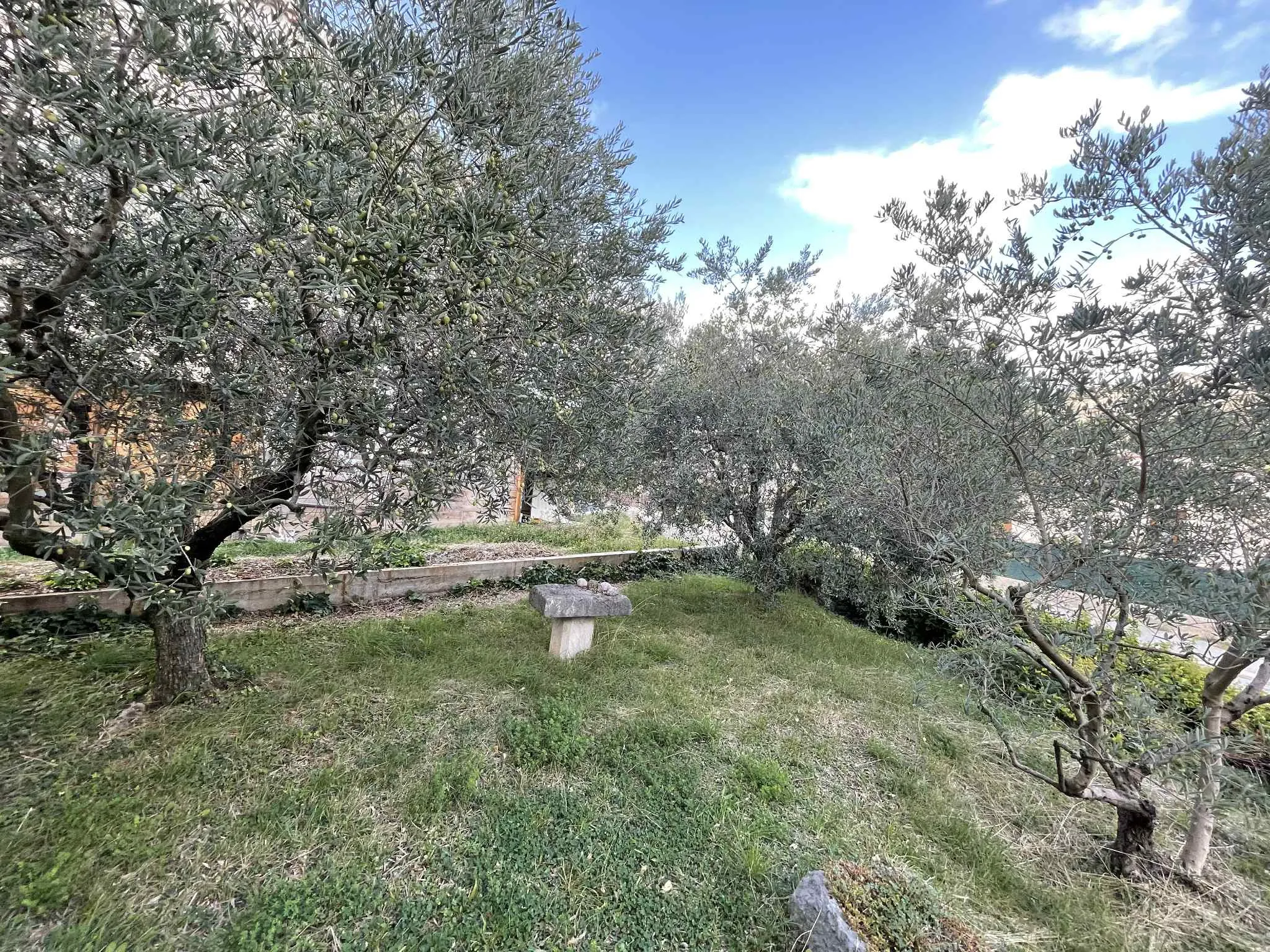 Maison à rénover avec jardin, garage et 3 chambres à Sisteron 04200 