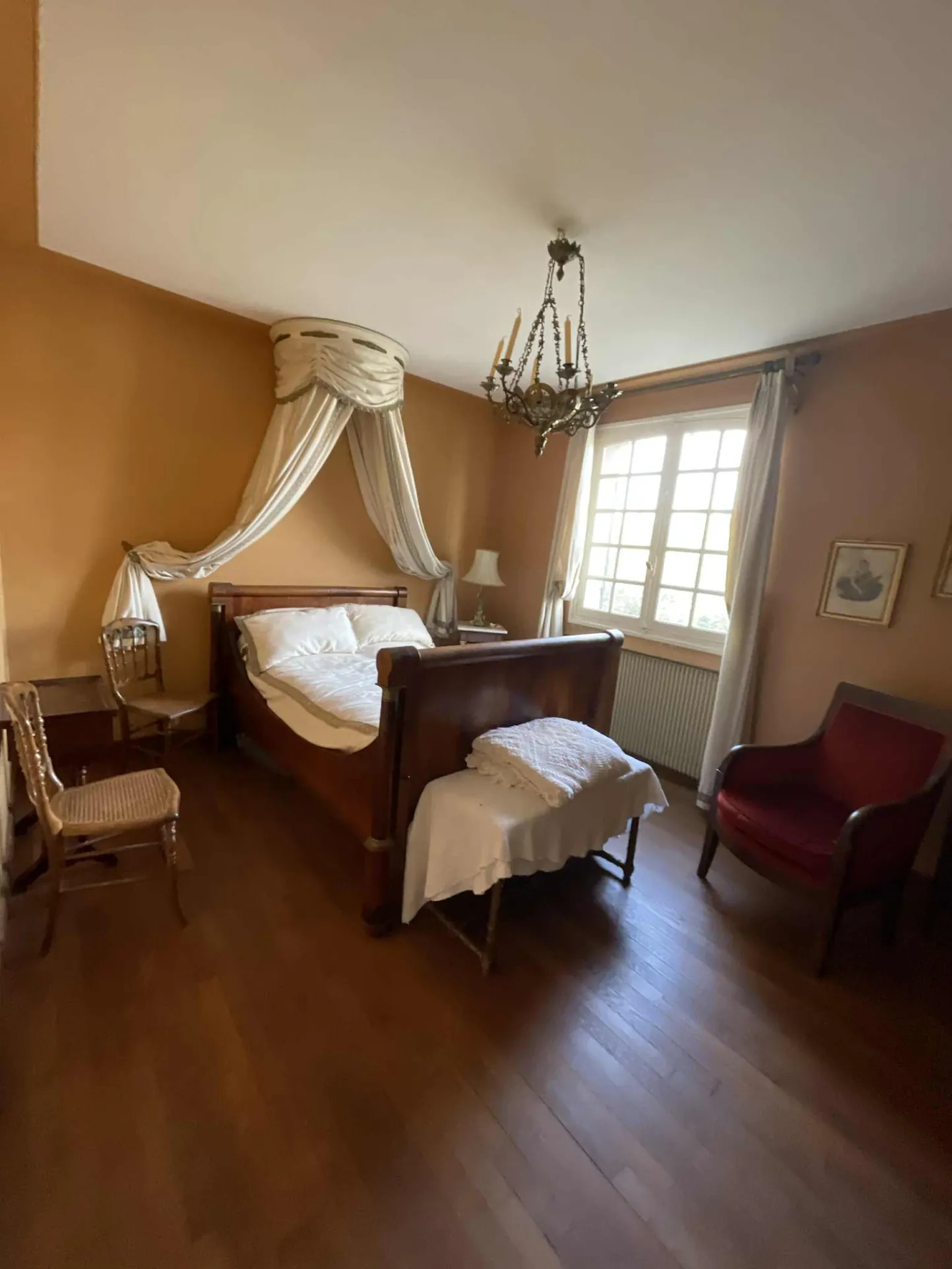 Maison à rénover avec jardin, garage et 3 chambres à Sisteron 04200 