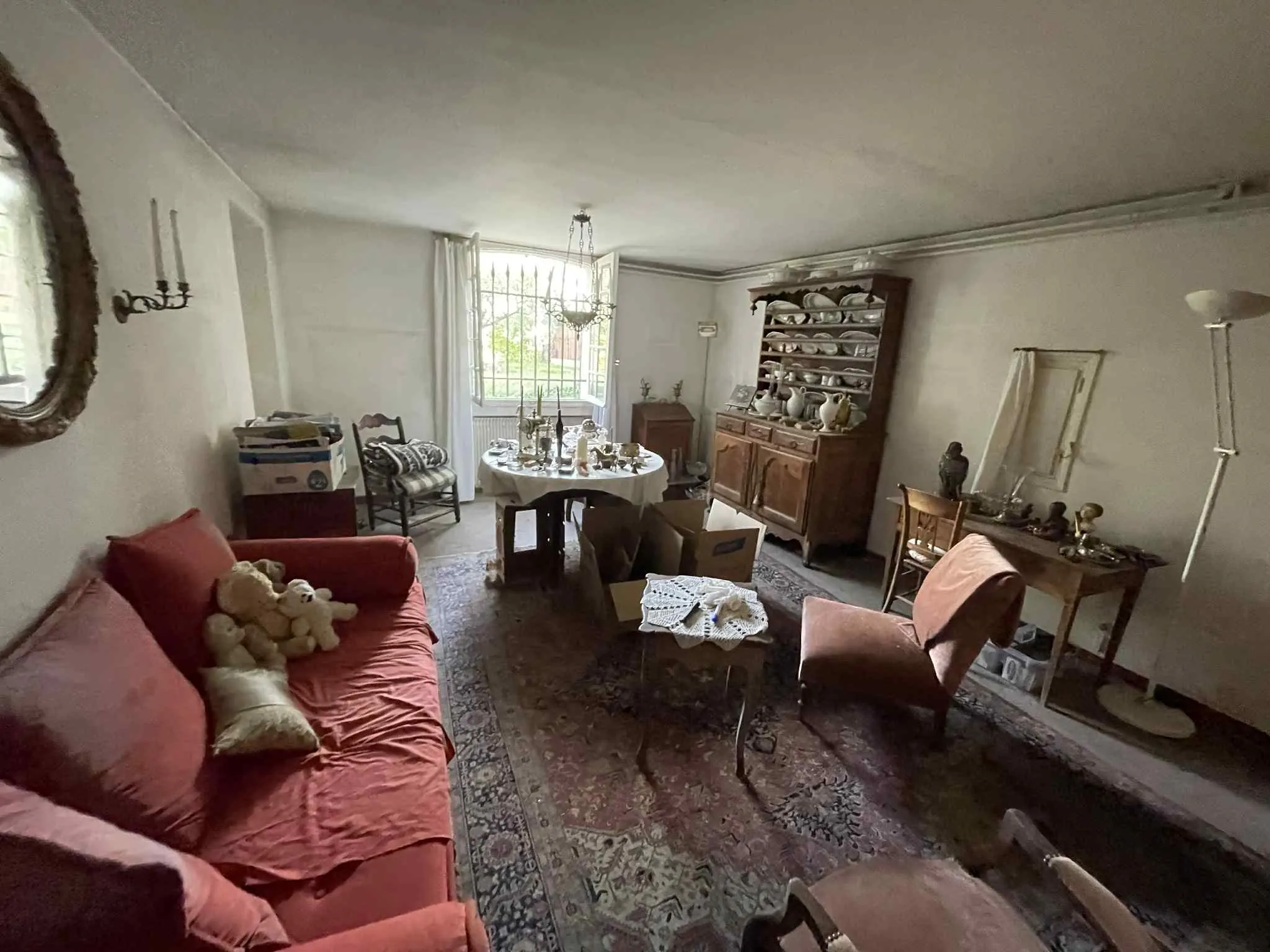 Maison à rénover avec jardin, garage et 3 chambres à Sisteron 04200 