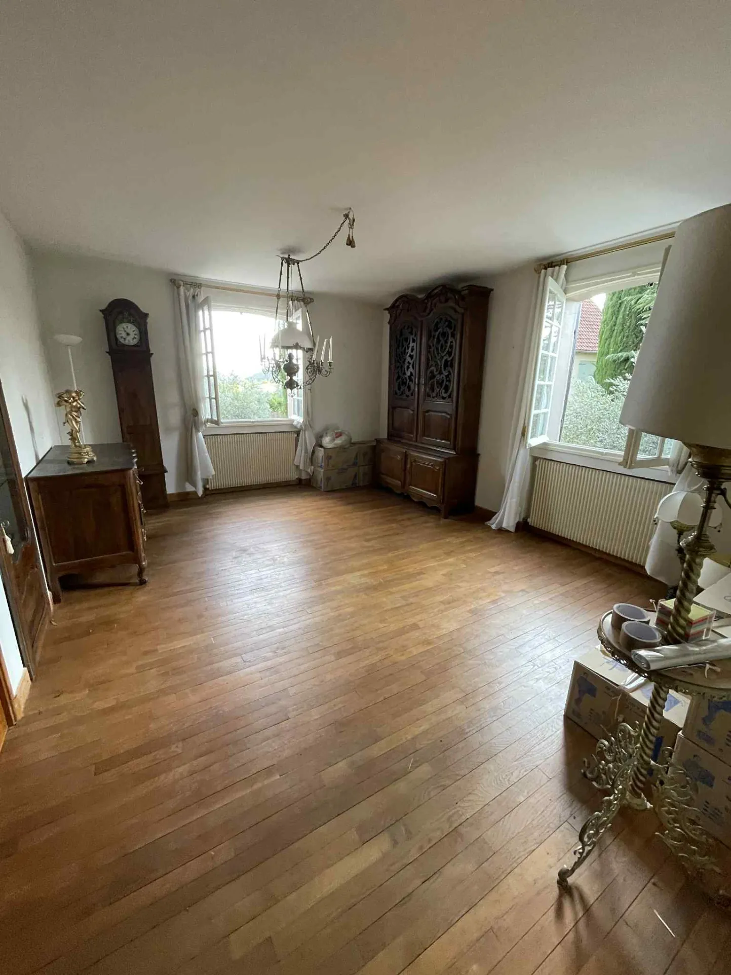 Maison à rénover avec jardin, garage et 3 chambres à Sisteron 04200 