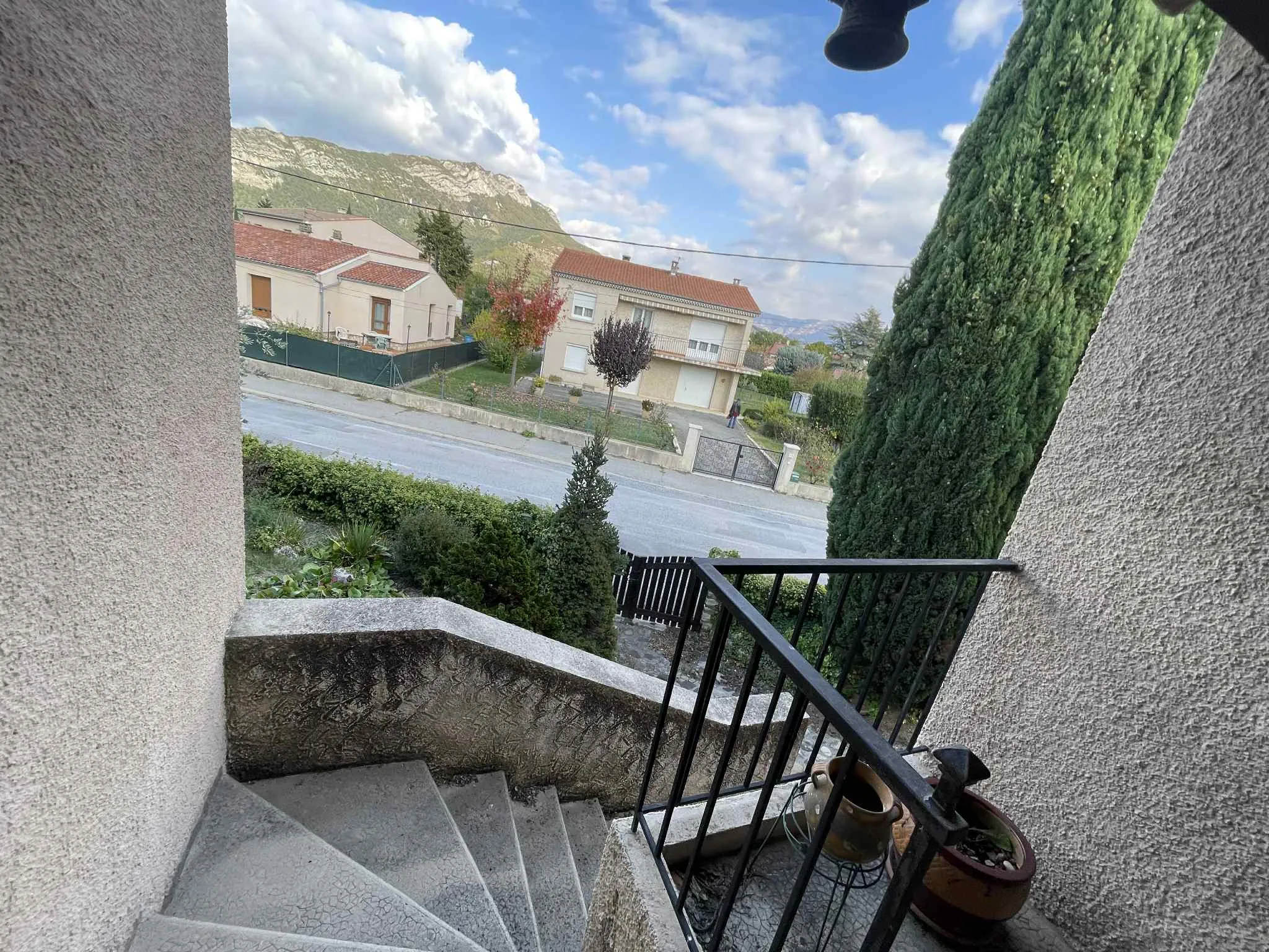 Maison à rénover avec jardin, garage et 3 chambres à Sisteron 04200 