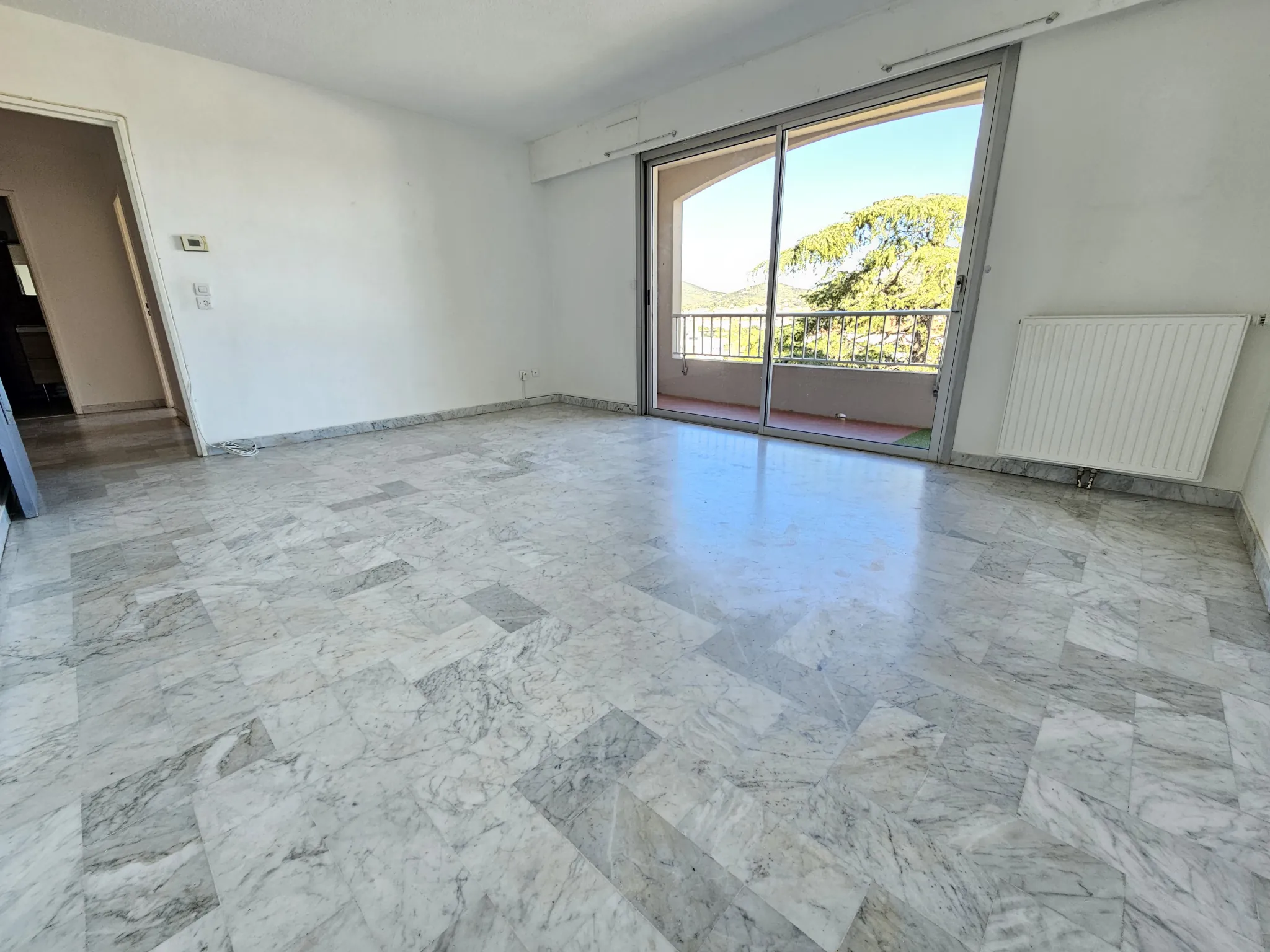 Appartement T3 lumineux de 68 m² avec parking et cave à Hyères 