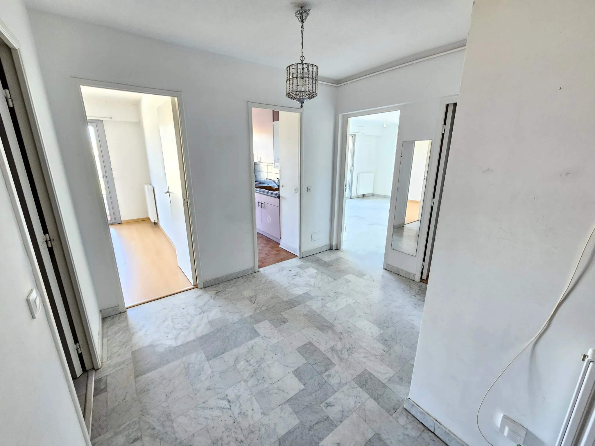 Appartement T3 lumineux de 68 m² avec parking et cave à Hyères 