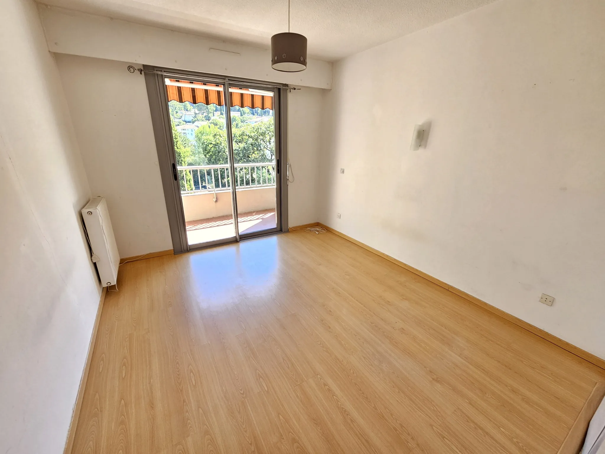 Appartement T3 lumineux de 68 m² avec parking et cave à Hyères 