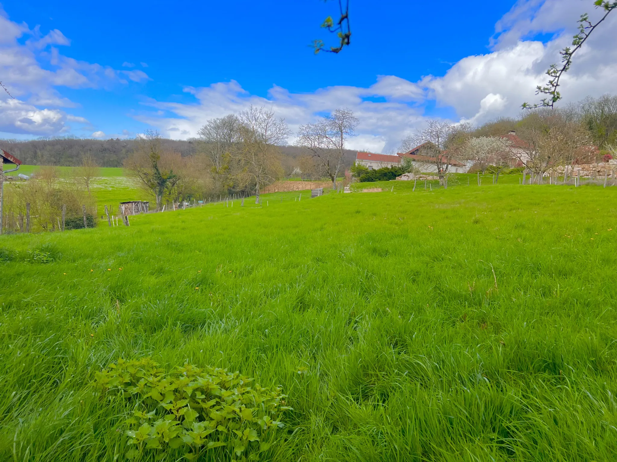 Terrain constructible à Saligney proche Gendrey avec vue campagne