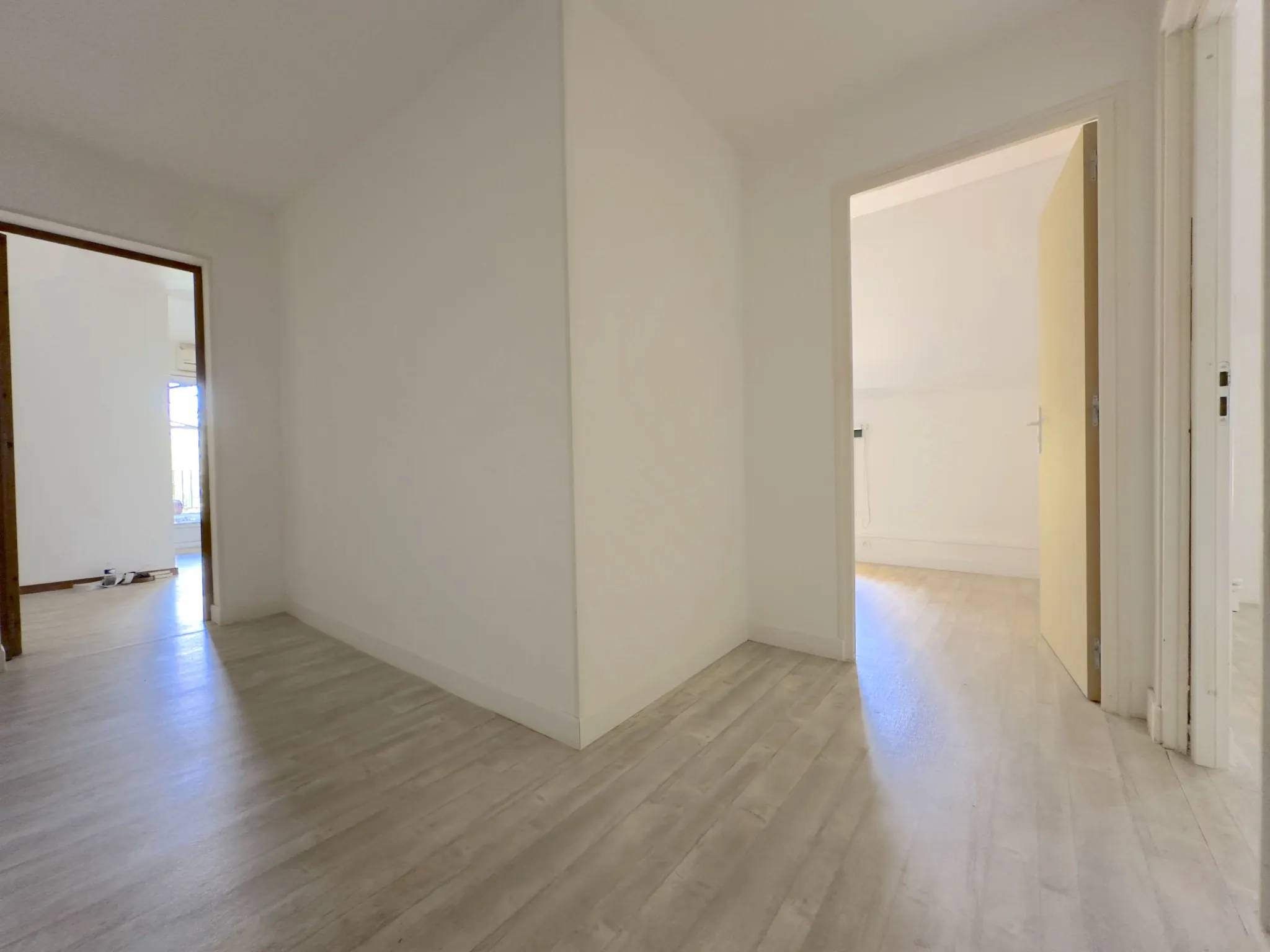 Maison en pierre avec piscine, dépendances et charme authentique à Naintré 