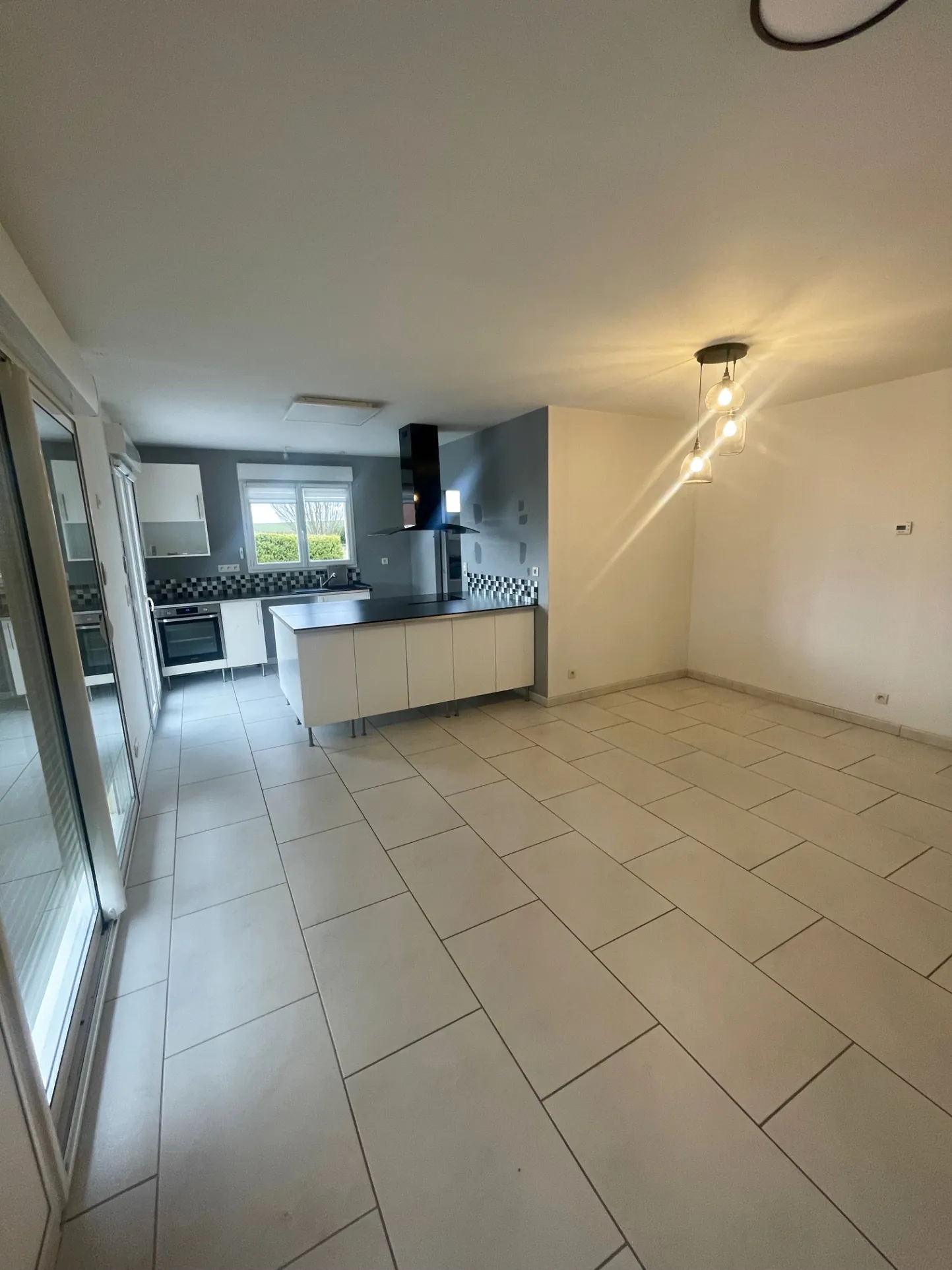 Maison récente 6 chambres avec grande terrasse à Mesnil Saint Loup 