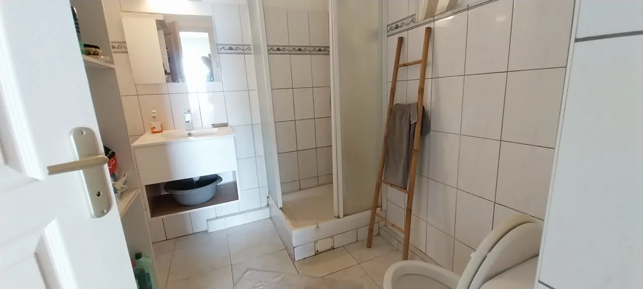 Appartement T2 à Sainte-Luce avec vue mer, locataire en place 