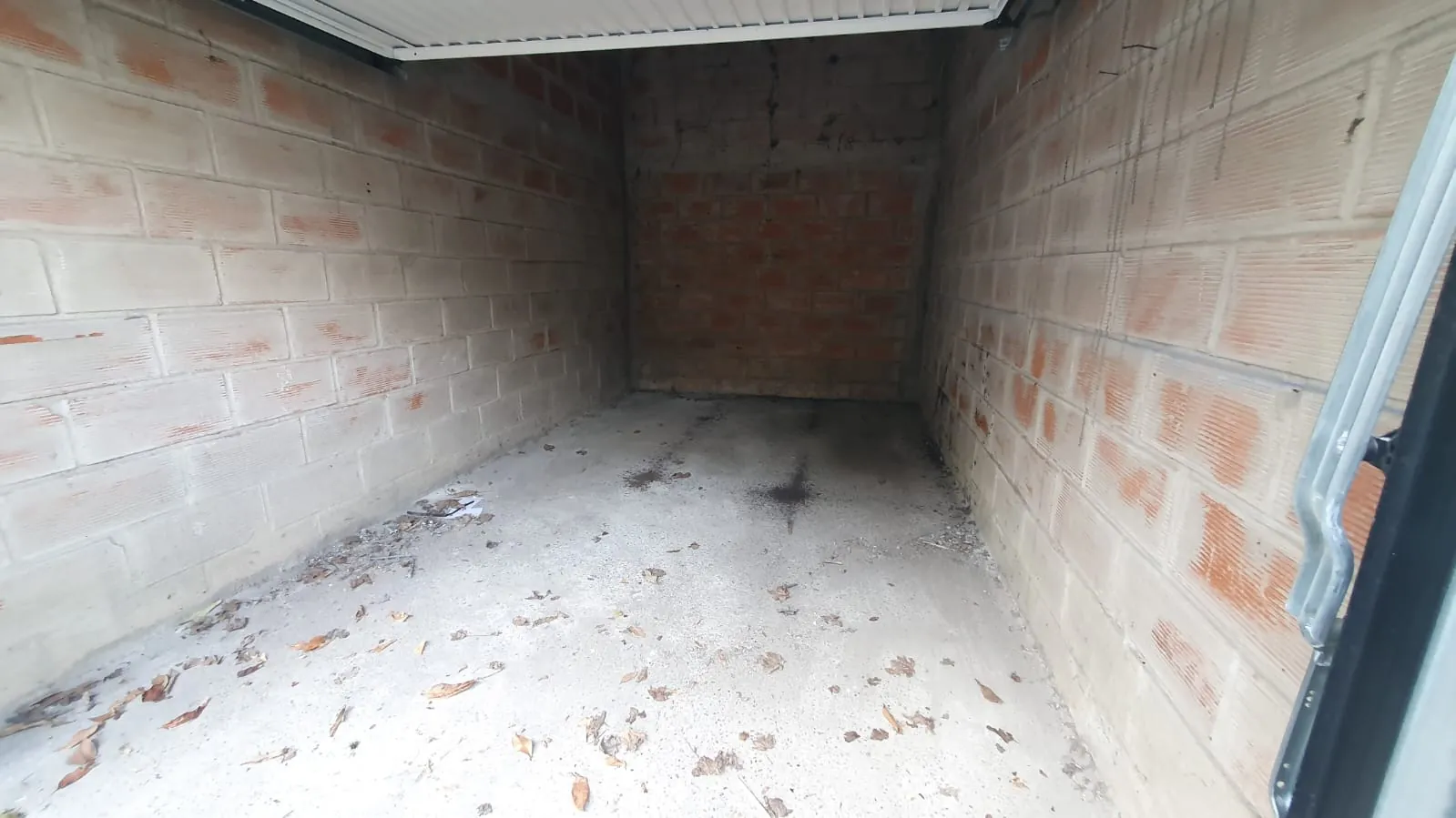 Garage box à Caudéran Bordeaux de 15m2 avec toiture neuve 