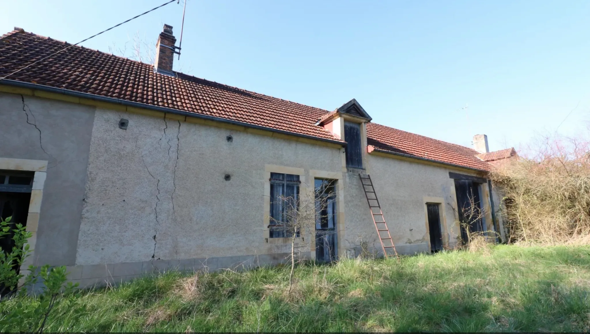 Longère avec étang et 3,7 hectares à vendre à La Guerche-sur-l'Aubois 