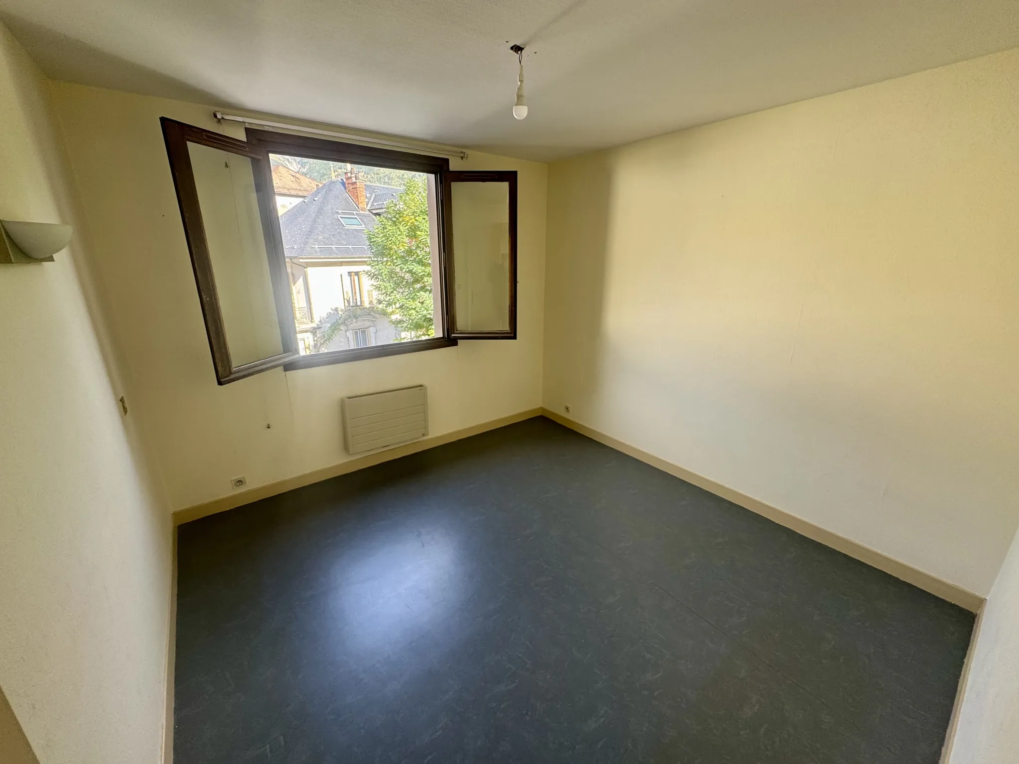 Appartement T3 avec garage, balcon et cave à Saint-Jean-de-Maurienne 