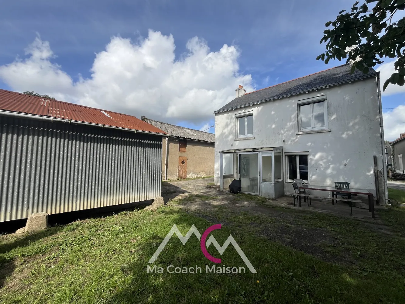 Maison ancienne à vendre avec dépendances à Missillac, investissement locatif idéal