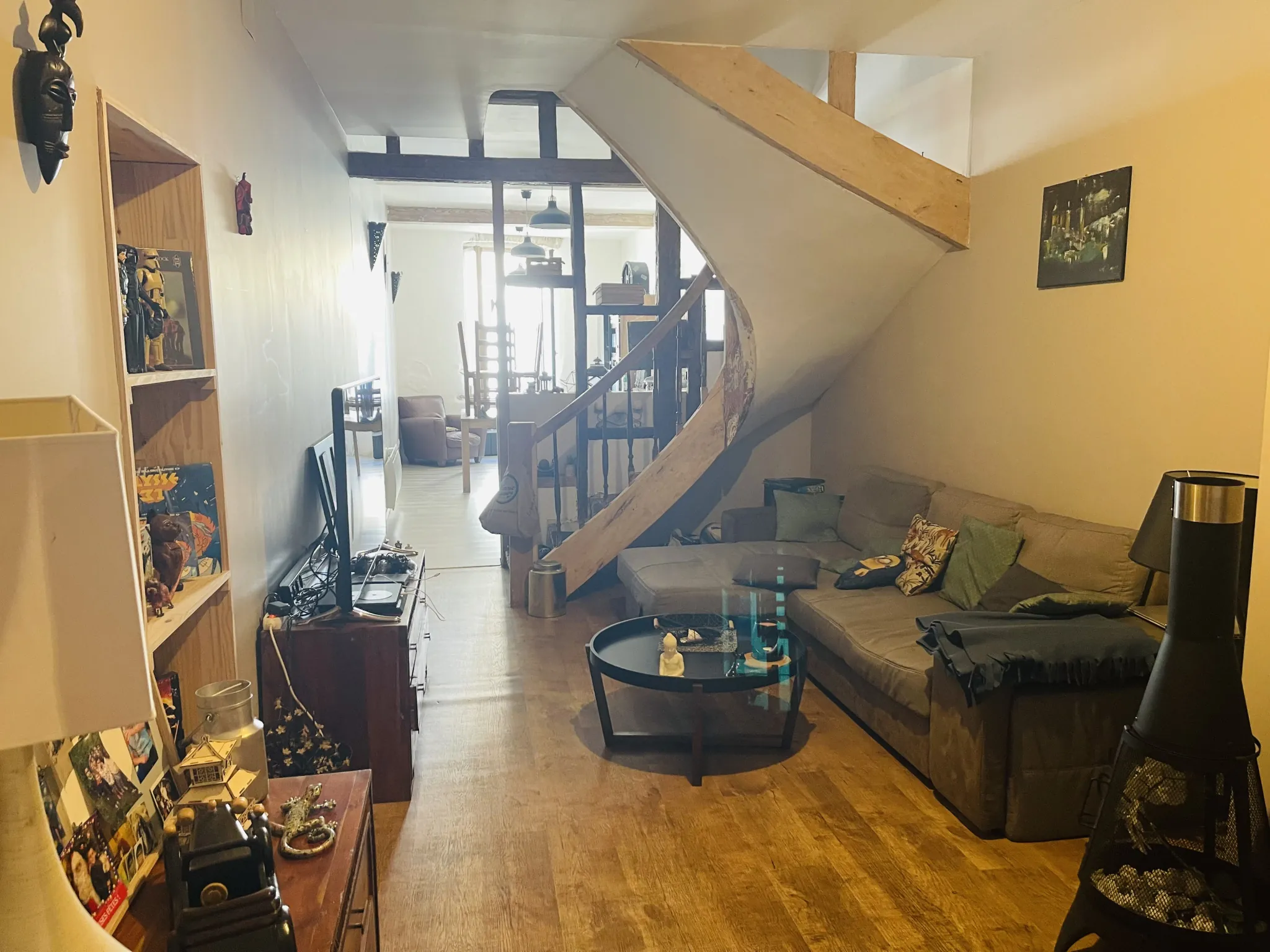 Maison rénovée avec local commercial au centre de Limoux, opportunité d'investissement 