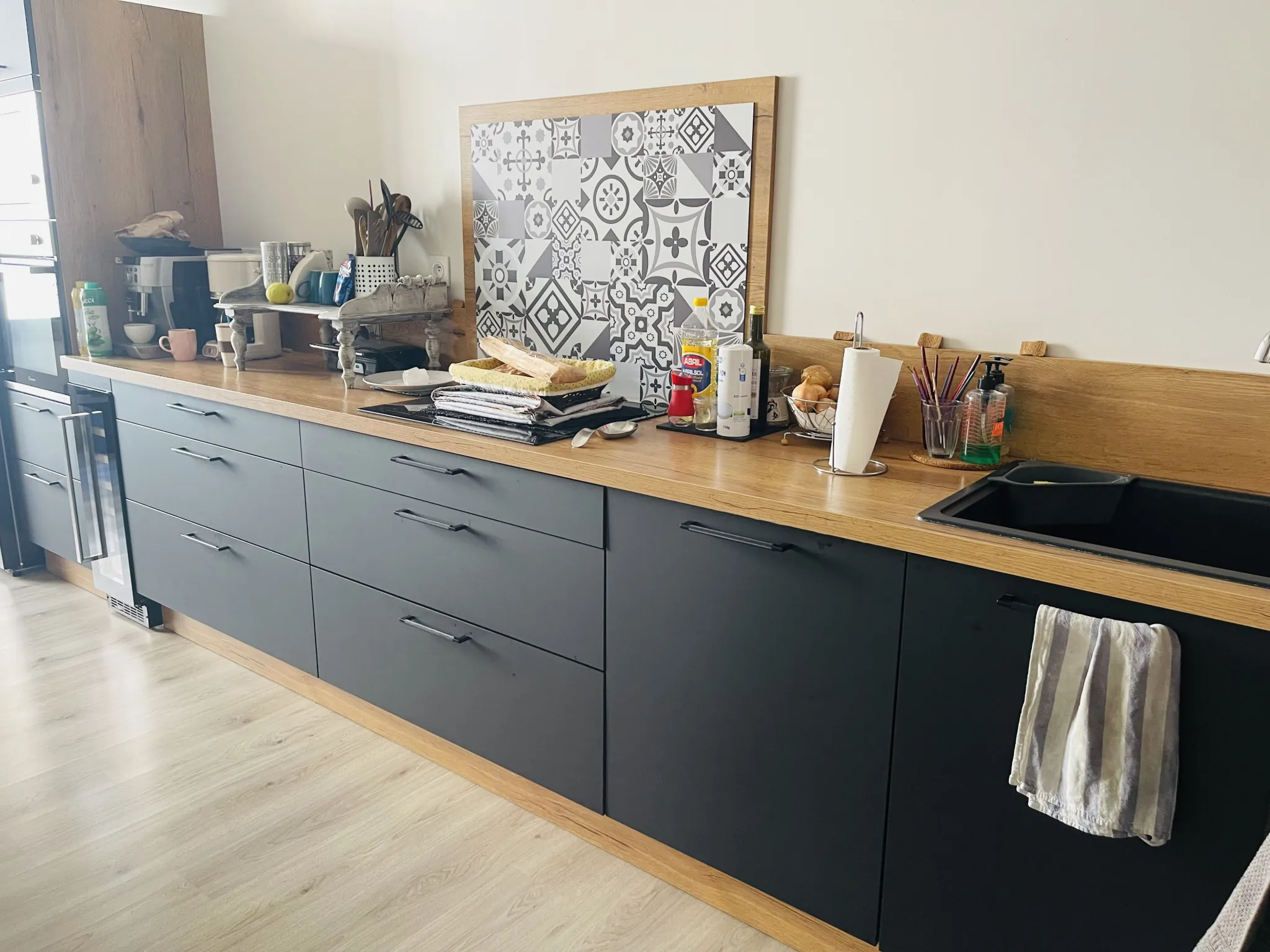 Maison rénovée avec local commercial au centre de Limoux, opportunité d'investissement 