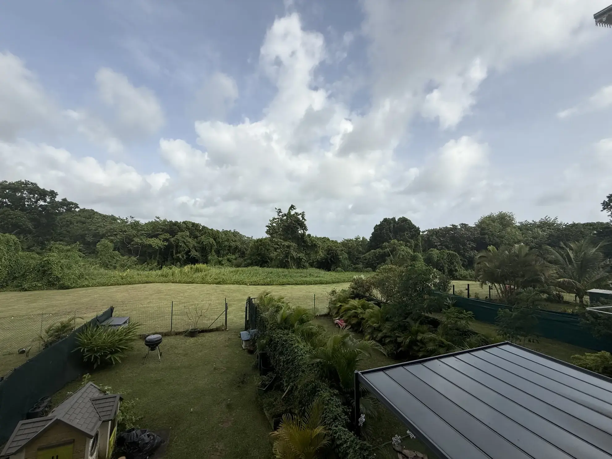 Appartement F3 à vendre à Schoelcher avec locataire en place, vue dégagée 