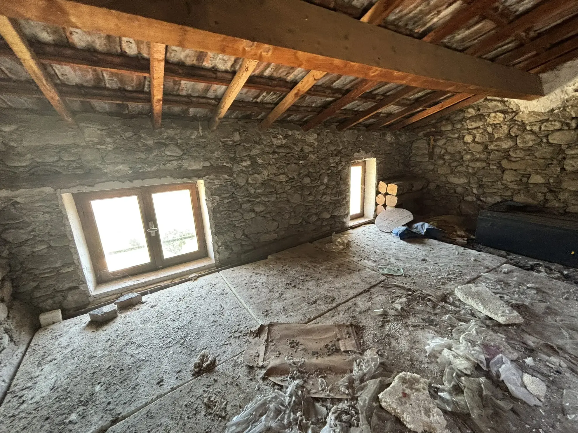 Maison de village à rénover avec jardin et garage au cœur de Buis-les-Baronnies 