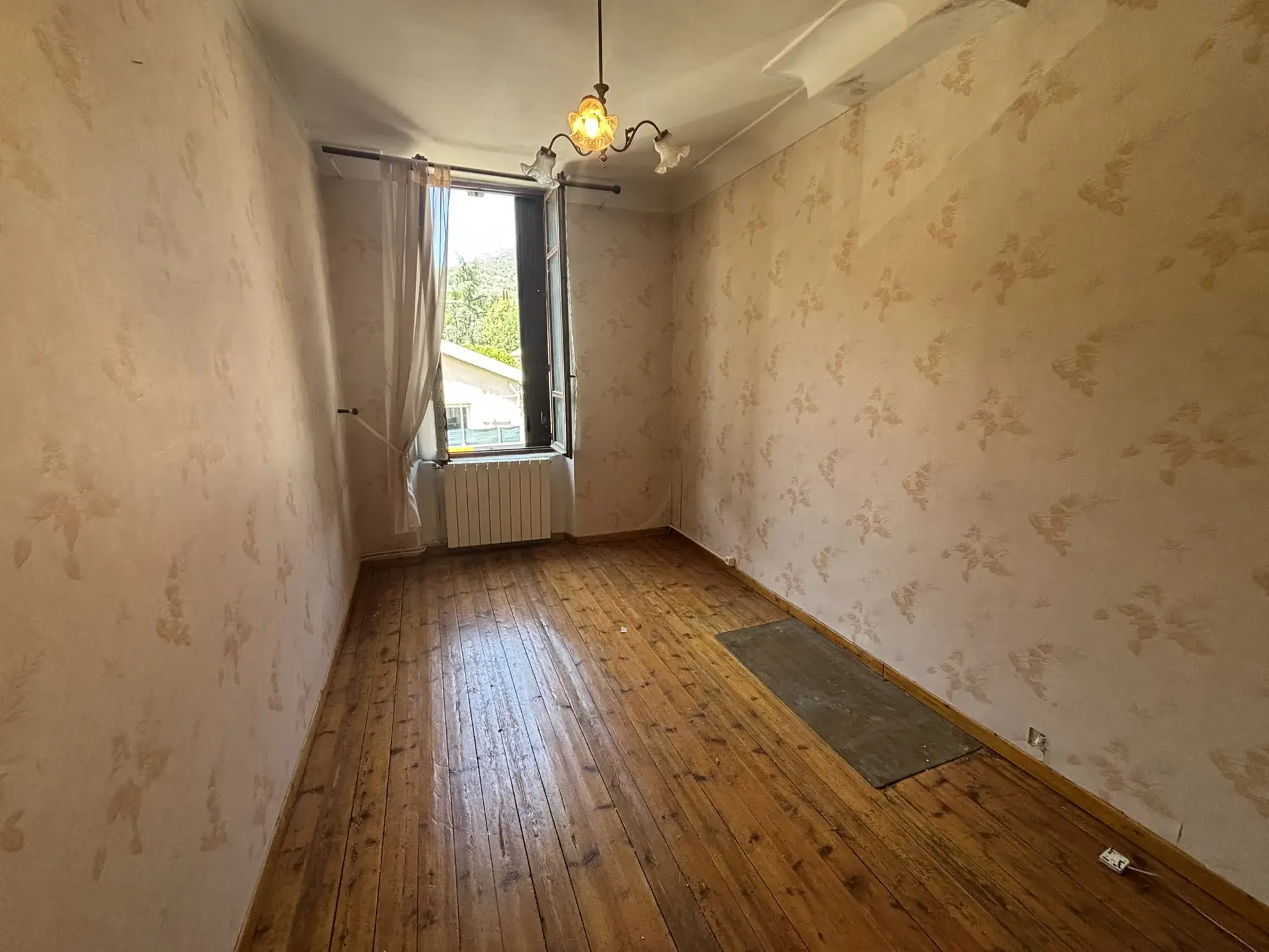 Maison de village à rénover avec jardin et garage au cœur de Buis-les-Baronnies 