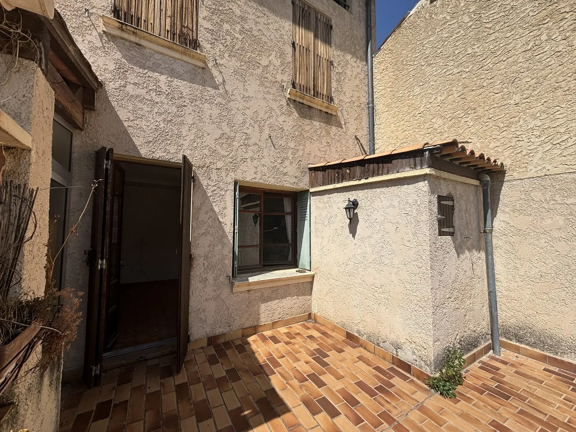 Maison de village à rénover avec jardin et garage au cœur de Buis-les-Baronnies 