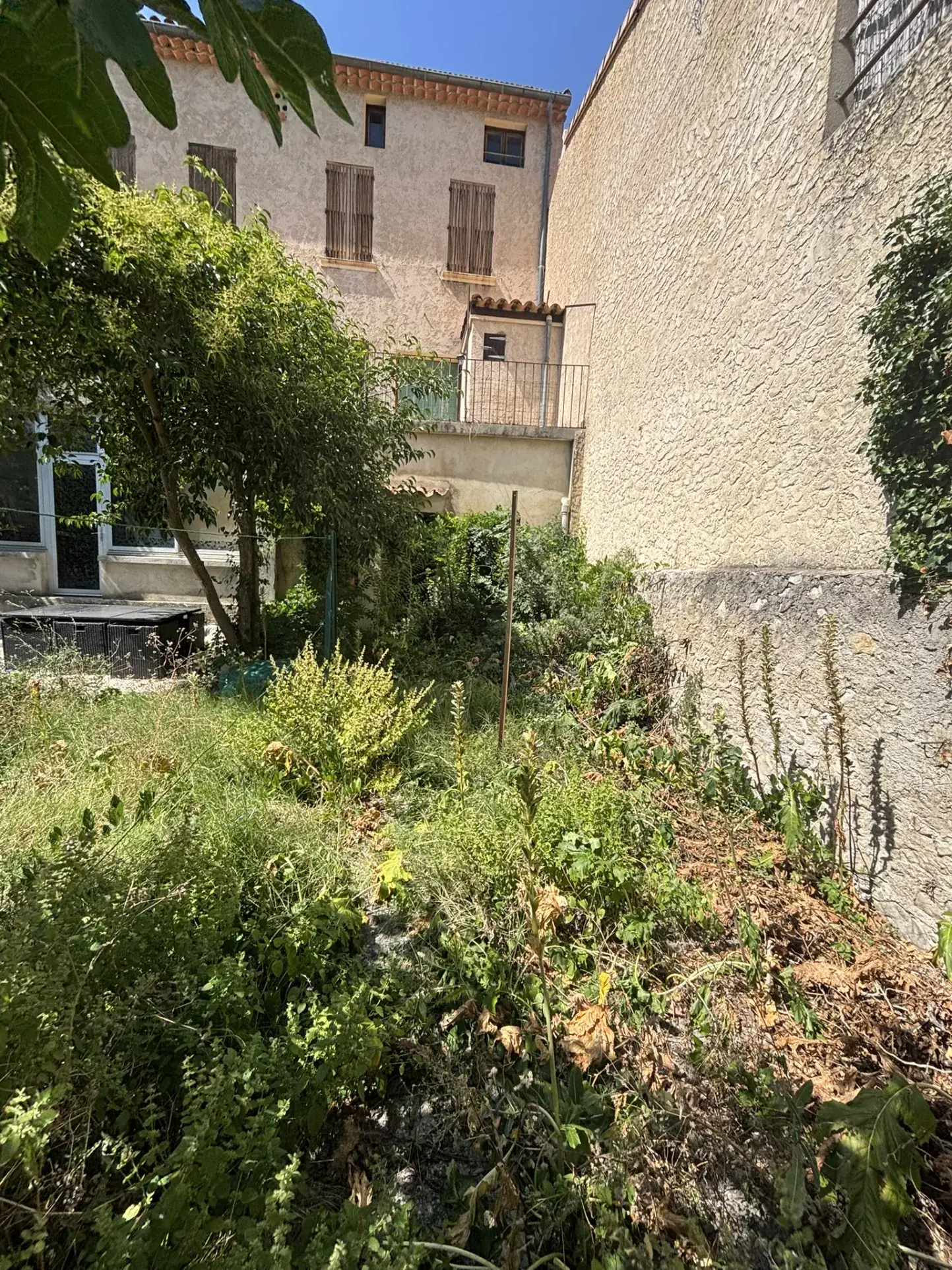 Maison de village à rénover avec jardin et garage au cœur de Buis-les-Baronnies 