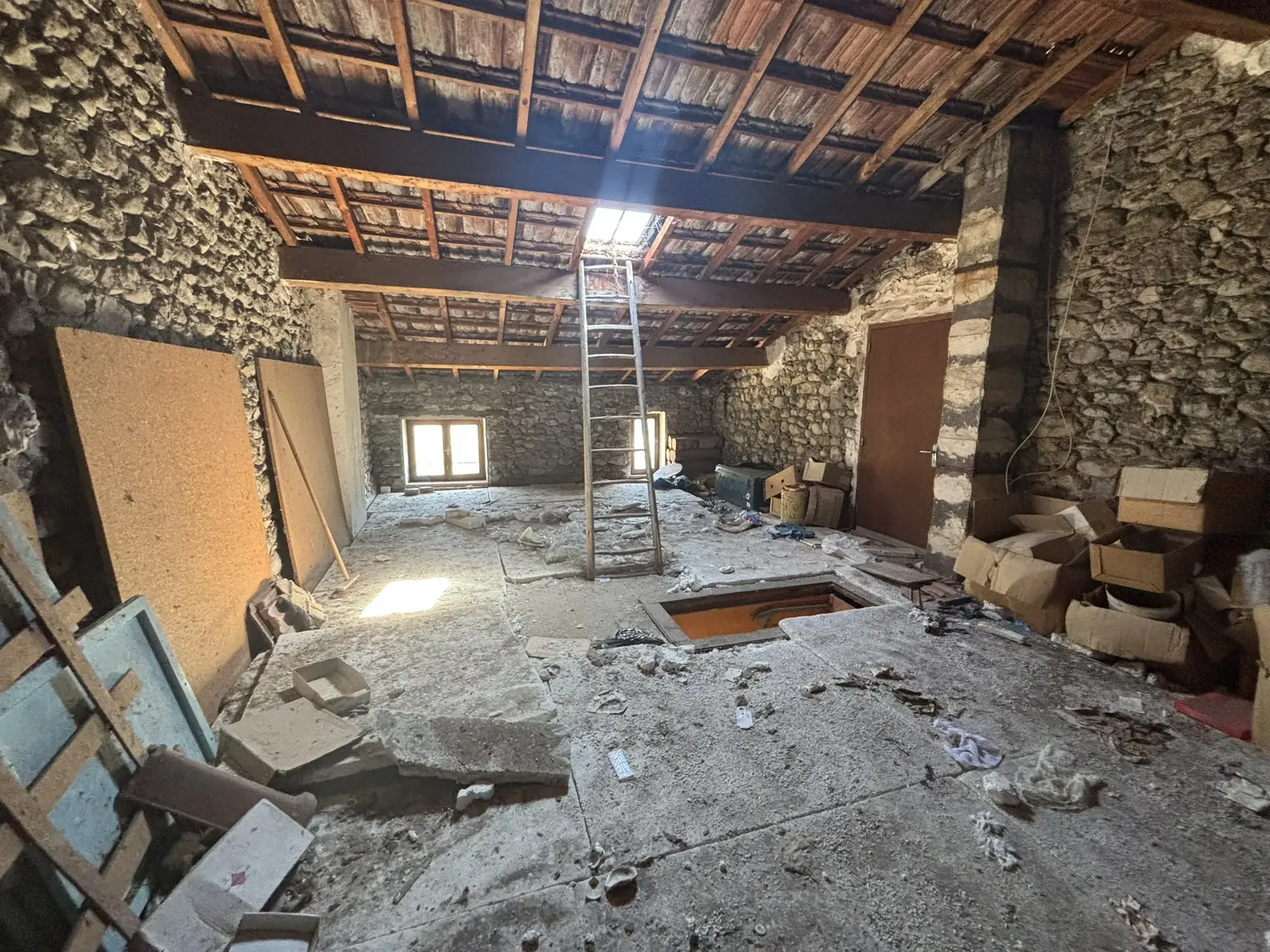 Maison de village à rénover avec jardin et garage au cœur de Buis-les-Baronnies 