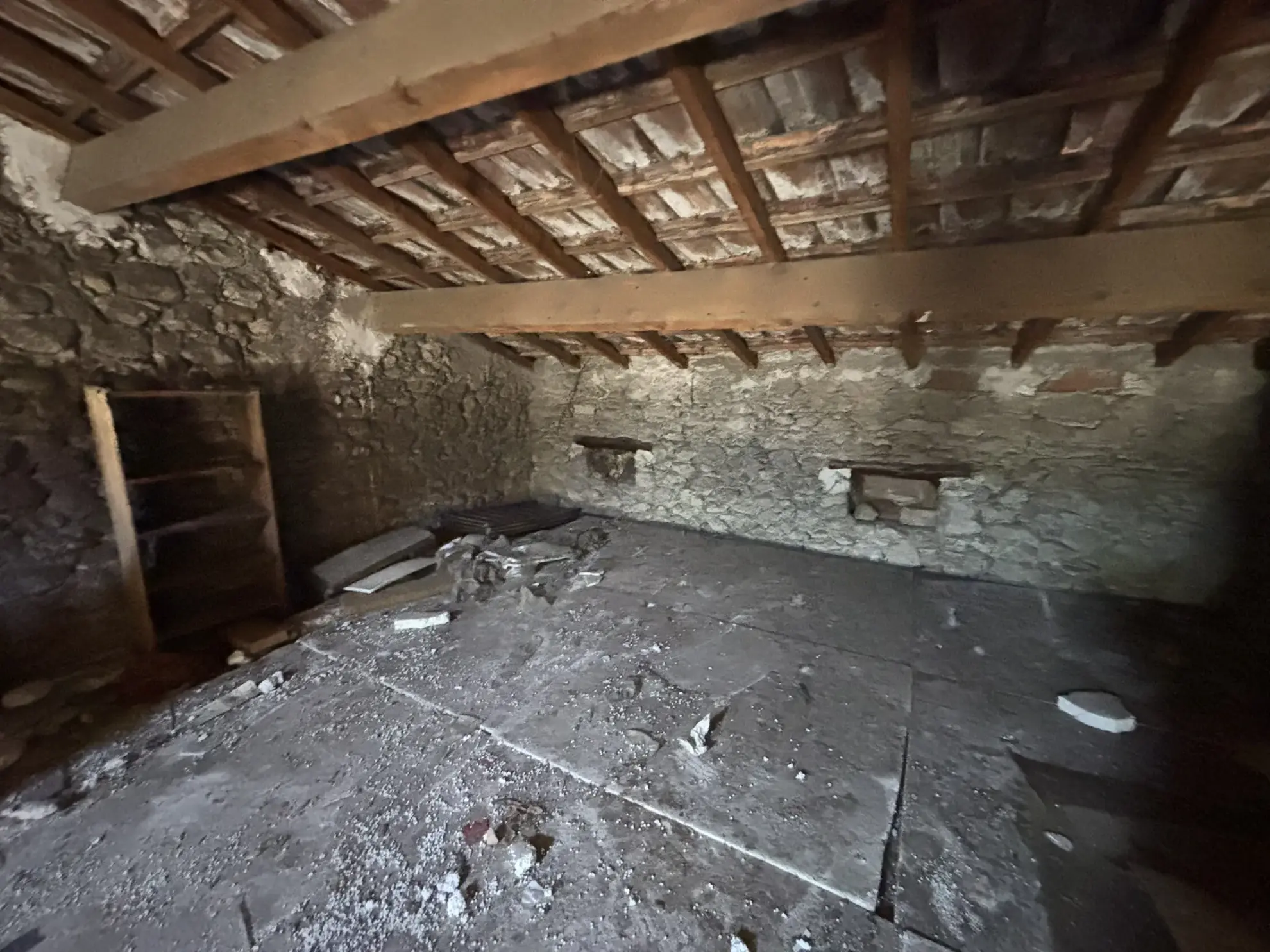 Maison de village à rénover avec jardin et garage au cœur de Buis-les-Baronnies 