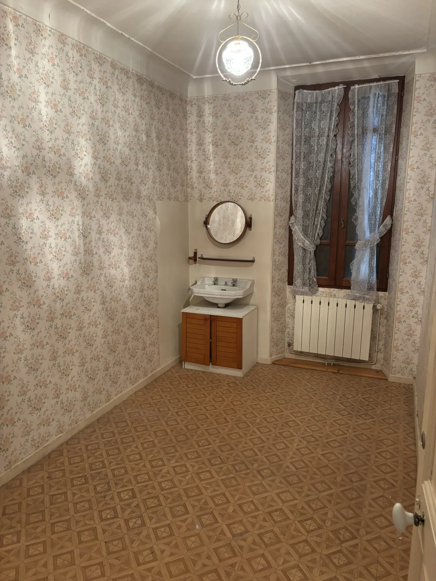 Maison de village à rénover avec jardin et garage au cœur de Buis-les-Baronnies 