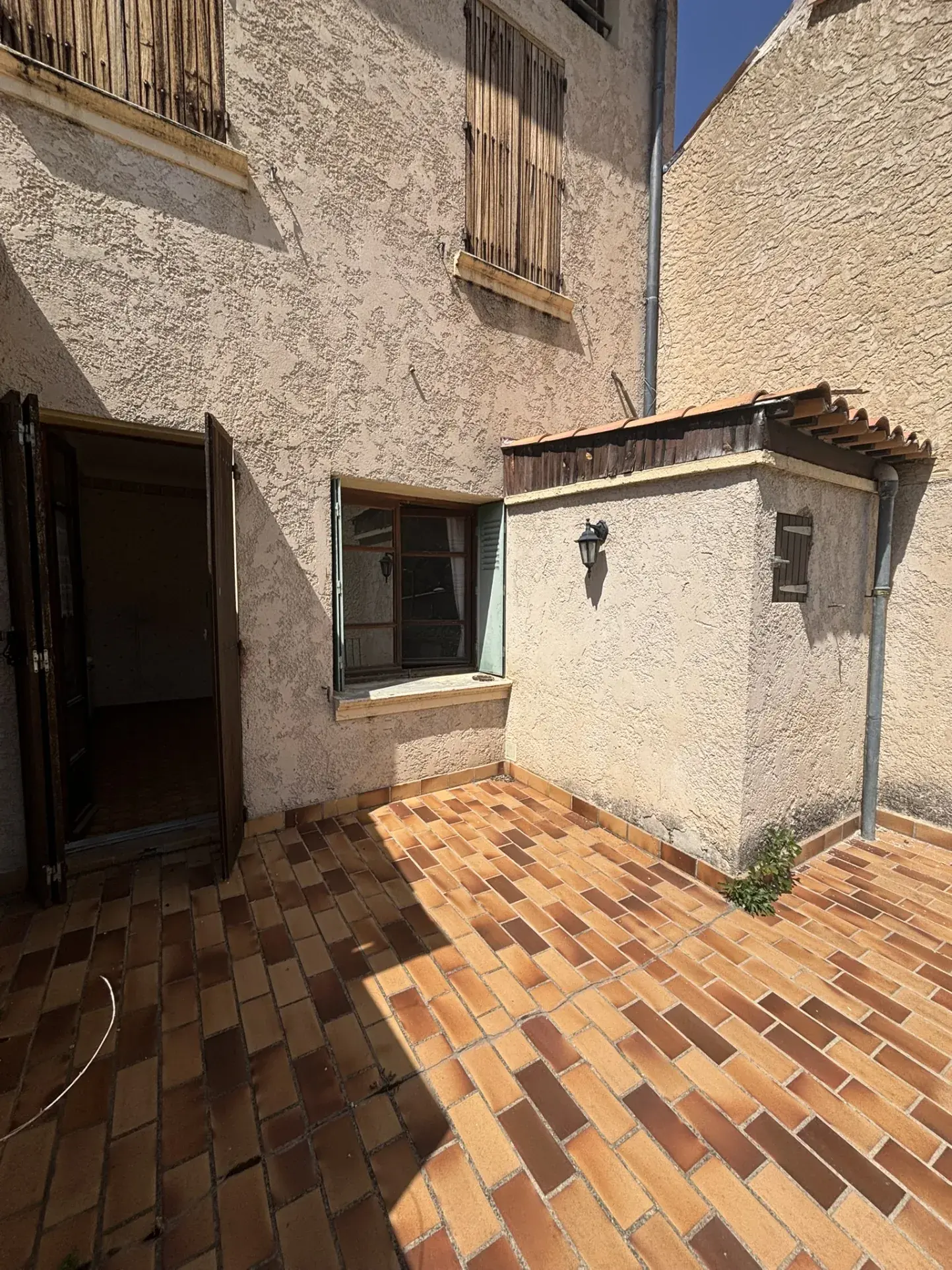 Maison de village à rénover avec jardin et garage au cœur de Buis-les-Baronnies 