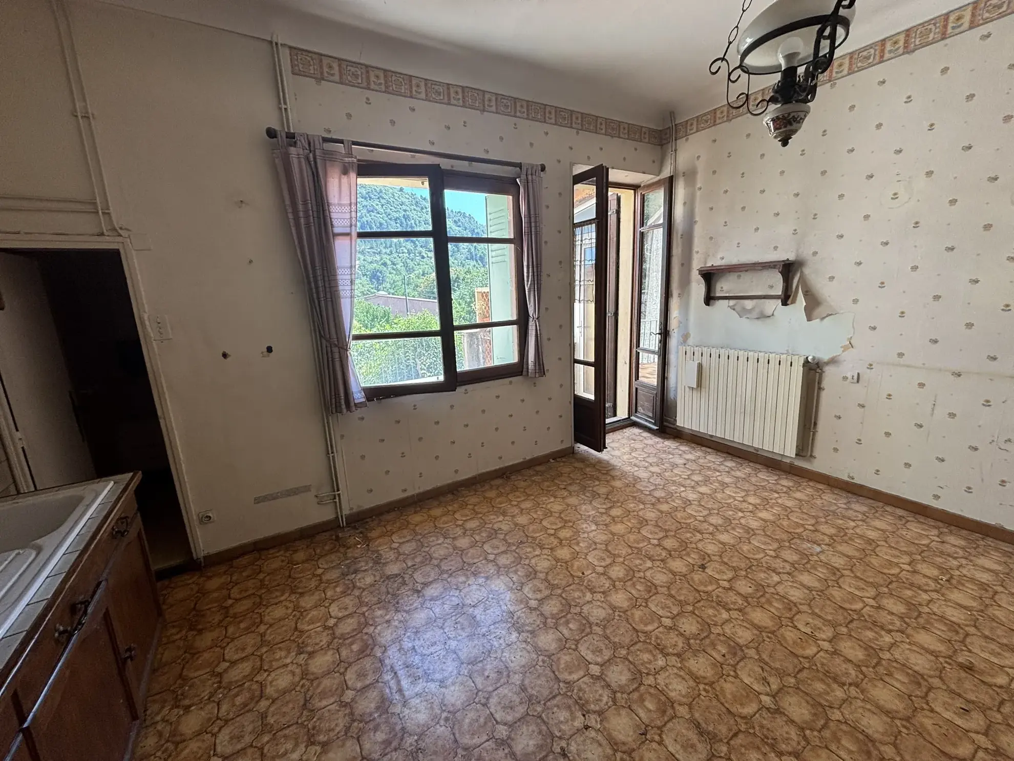 Maison de village à rénover avec jardin et garage au cœur de Buis-les-Baronnies 