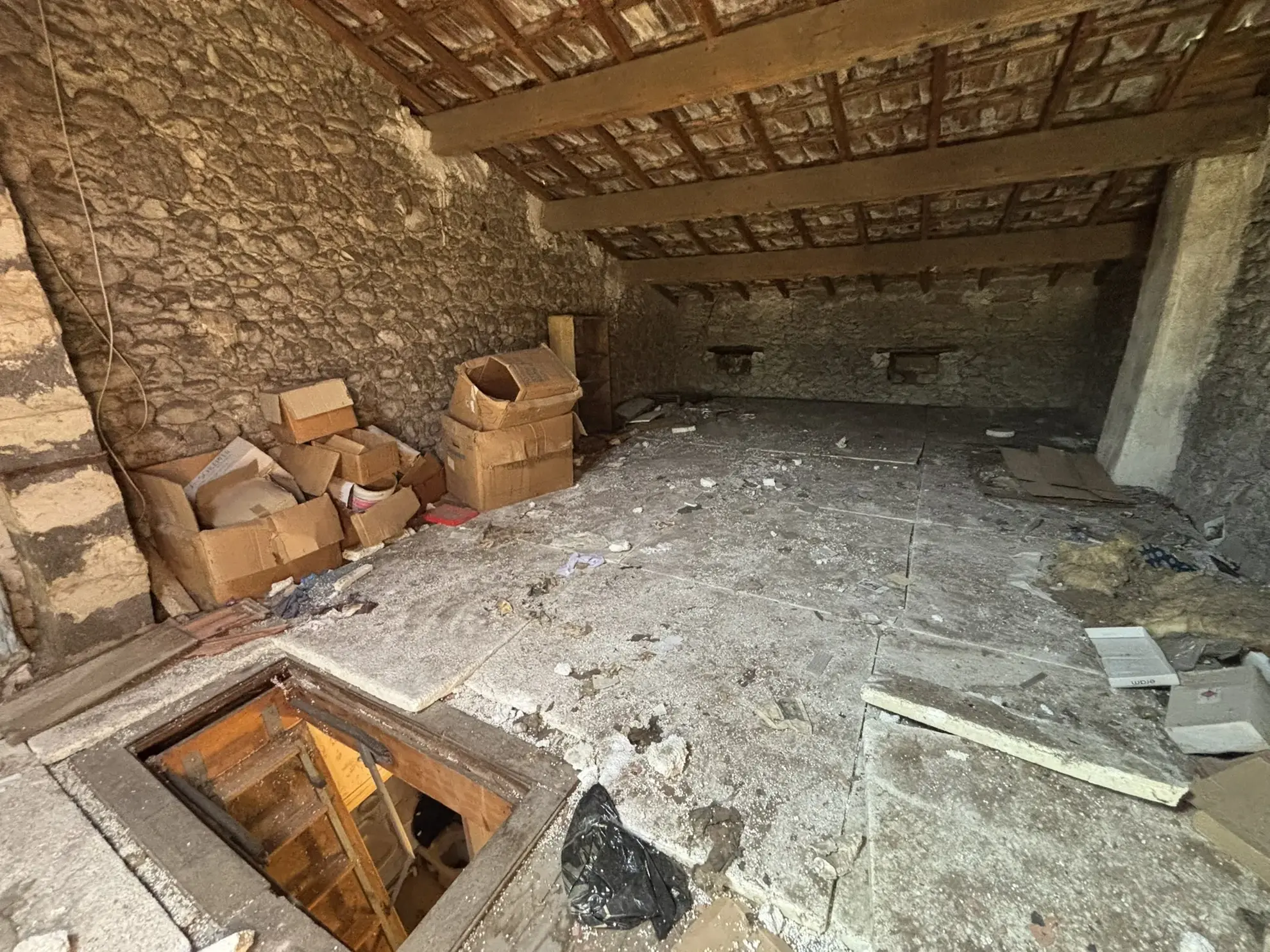 Maison de village à rénover avec jardin et garage au cœur de Buis-les-Baronnies 