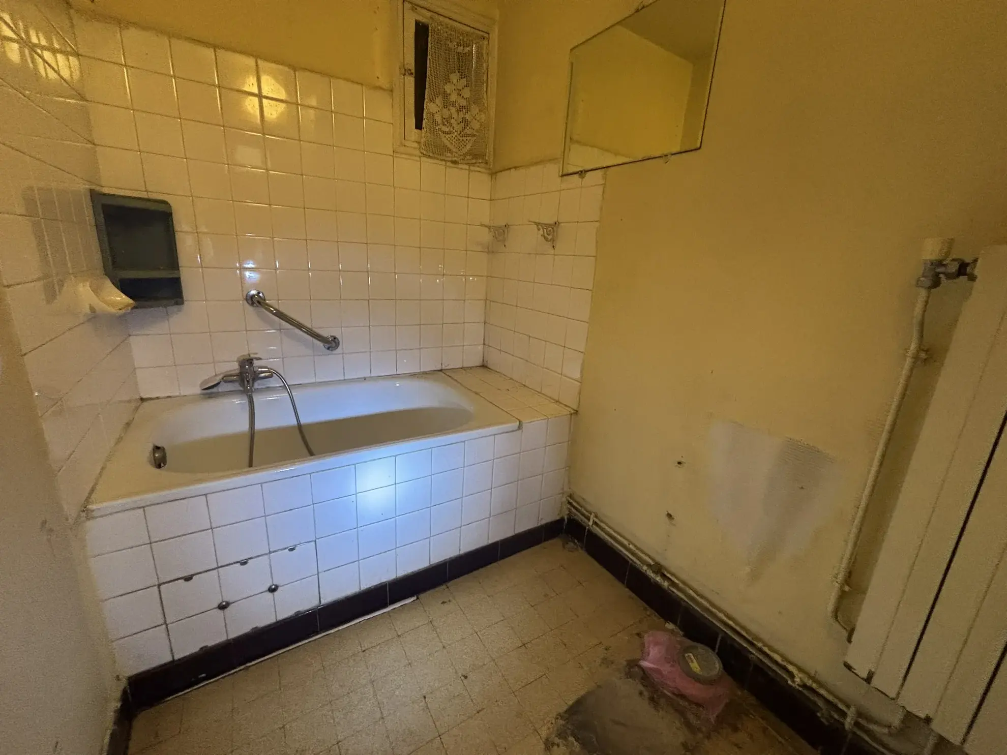 Maison de village à rénover avec jardin et garage au cœur de Buis-les-Baronnies 