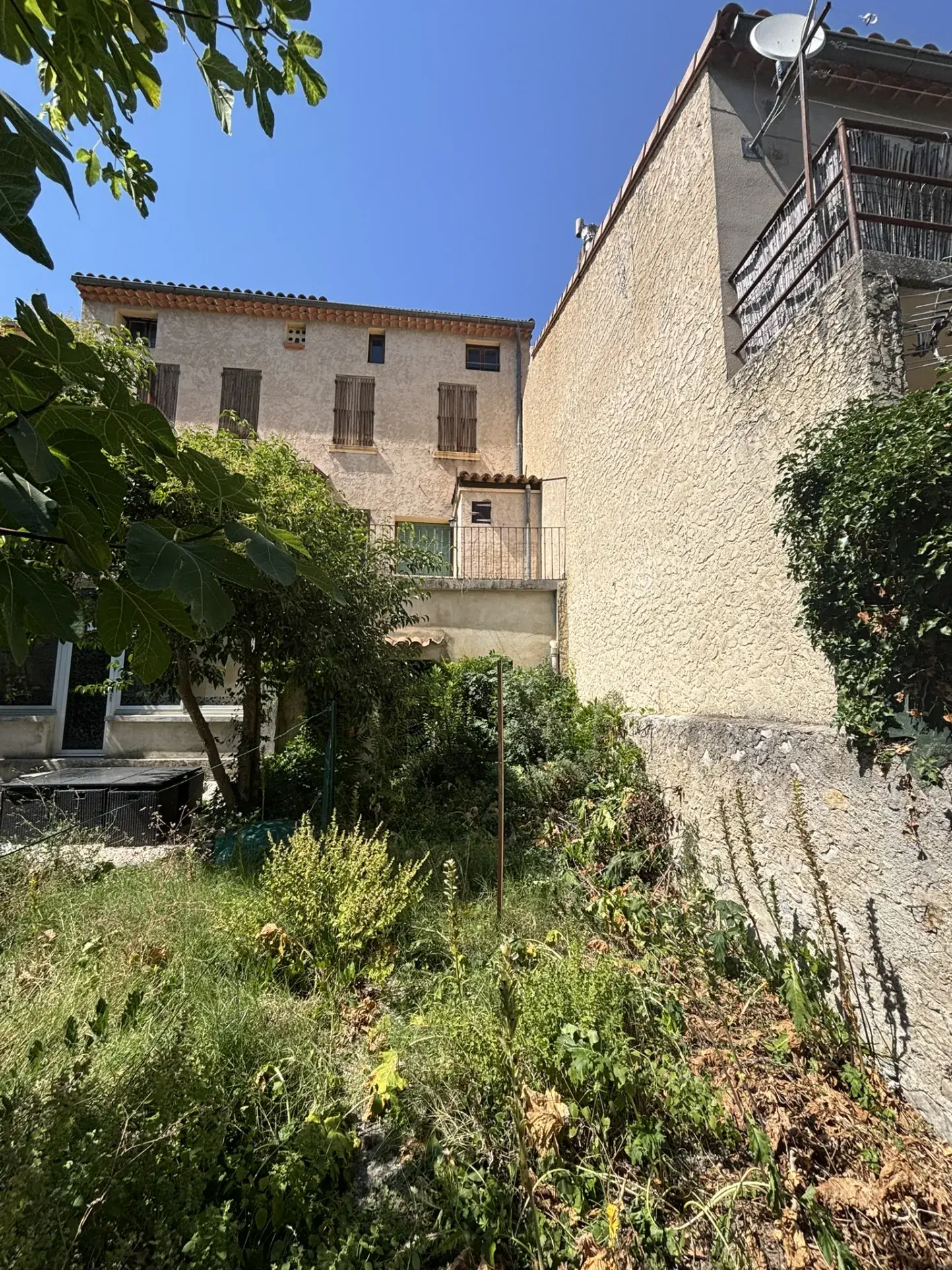 Maison de village à rénover avec jardin et garage au cœur de Buis-les-Baronnies 
