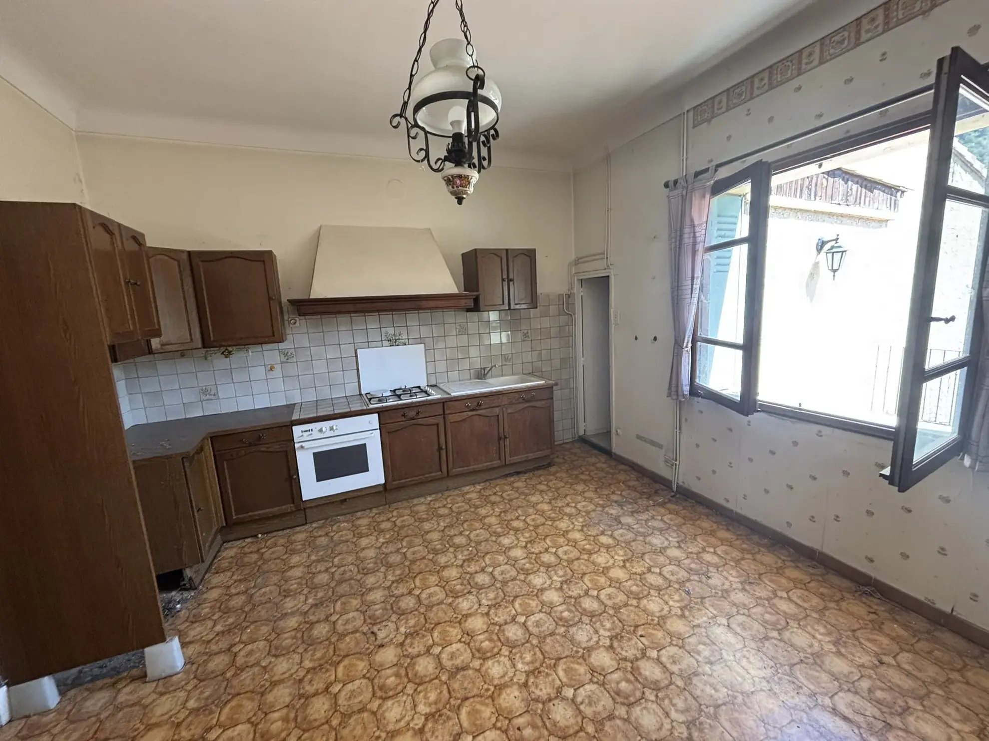 Maison de village à rénover avec jardin et garage au cœur de Buis-les-Baronnies 