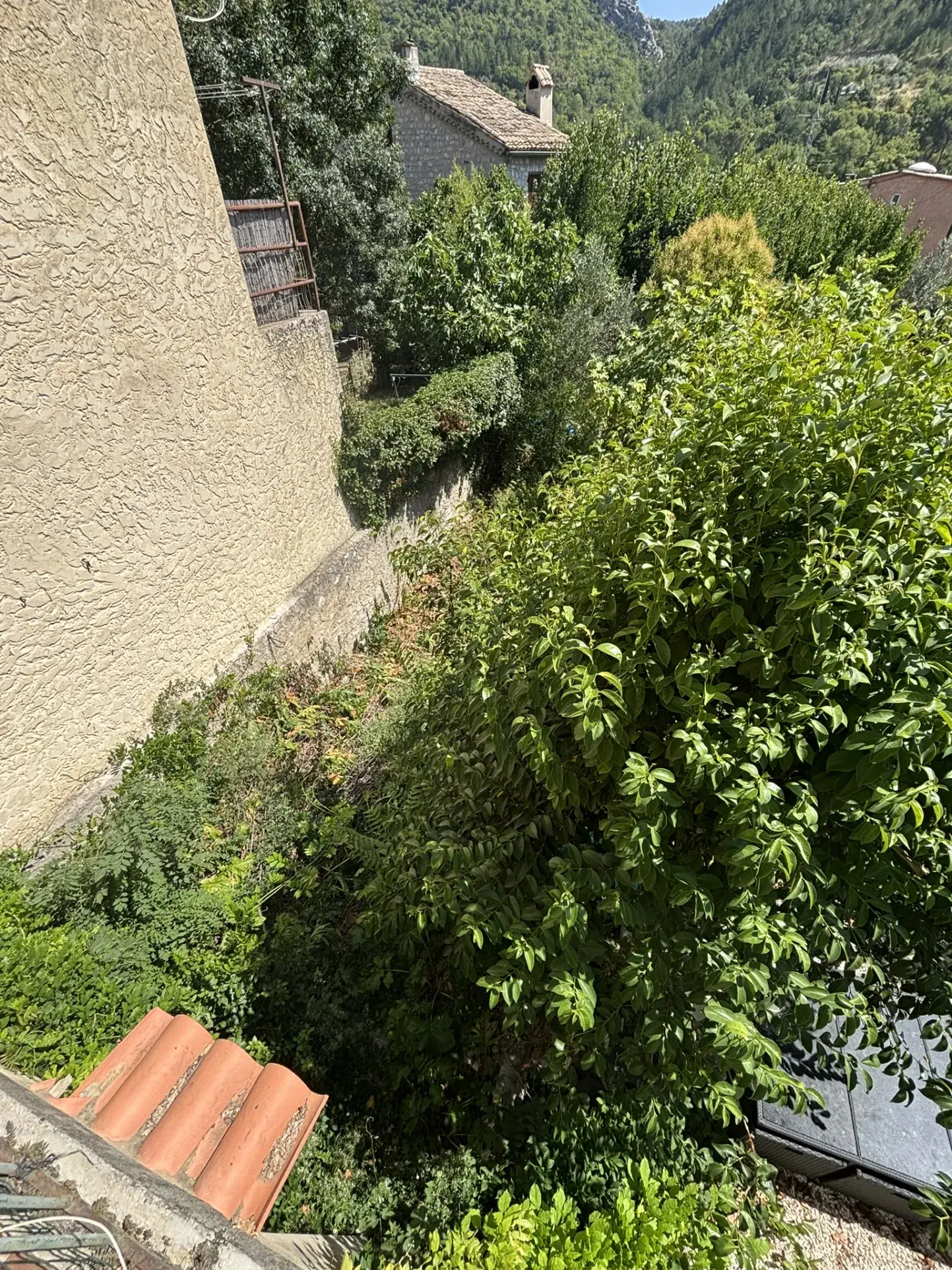 Maison de village à rénover avec jardin et garage au cœur de Buis-les-Baronnies 