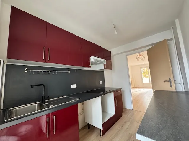 Appartement T3 rénové de 58 m² avec balcon, parking et ascenseur à Toulon 