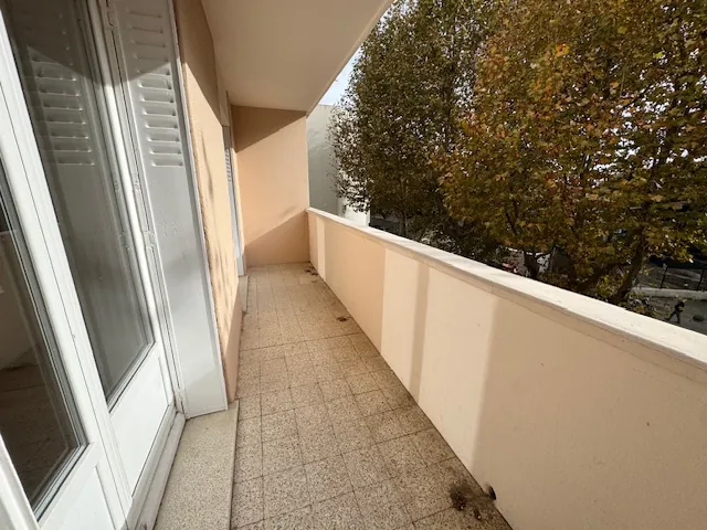 Appartement T3 rénové de 58 m² avec balcon, parking et ascenseur à Toulon 