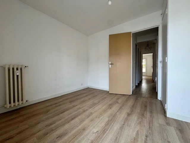 Appartement T3 rénové de 58 m² avec balcon, parking et ascenseur à Toulon 