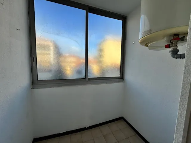 Appartement T3 rénové de 58 m² avec balcon, parking et ascenseur à Toulon 