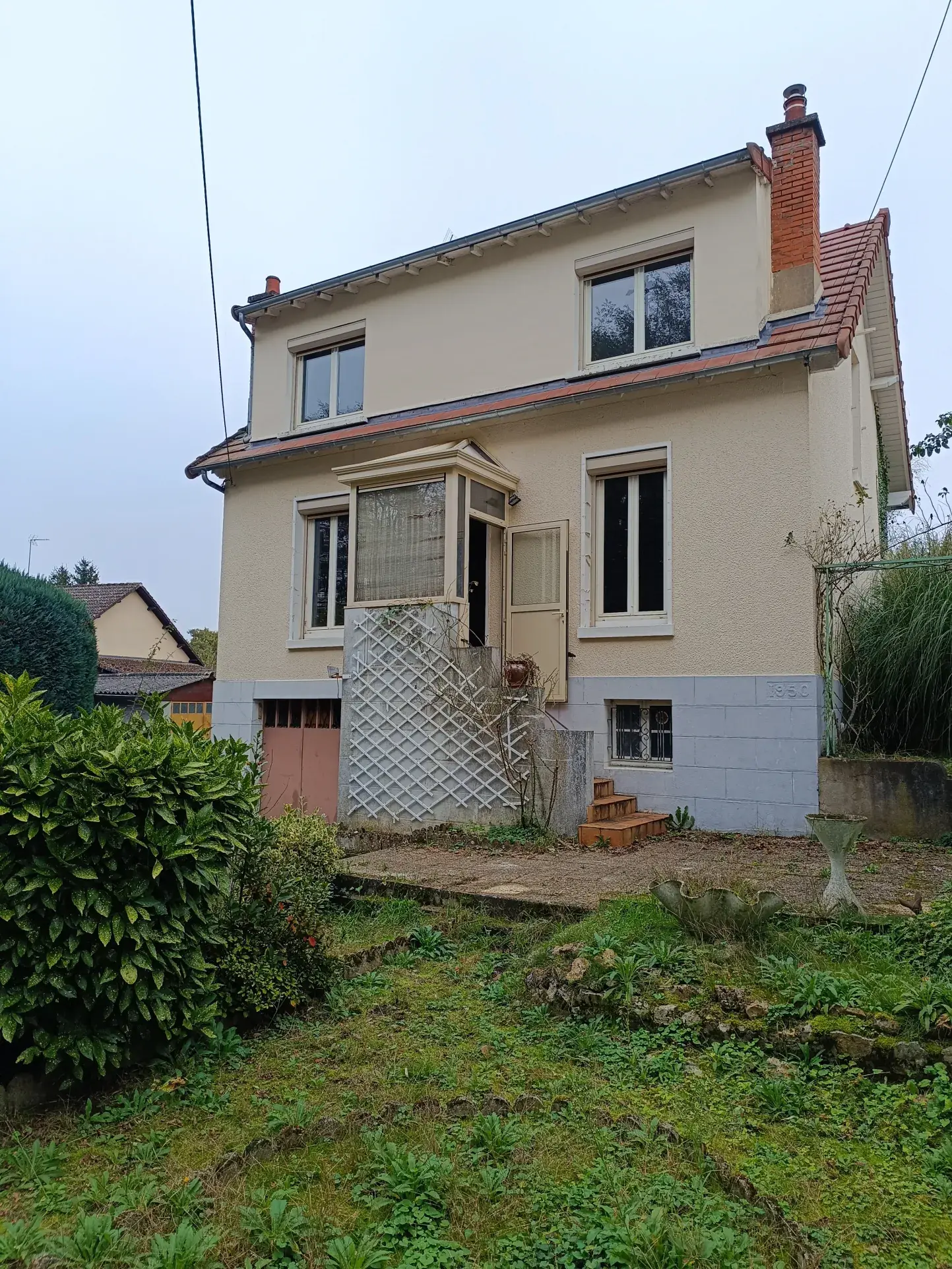 Maison à rénover de 75 m² avec terrain clos à Vierzon (18100)