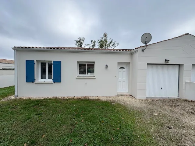 Maison récente à vendre à Breuillet avec 3 chambres, terrasse et garage 
